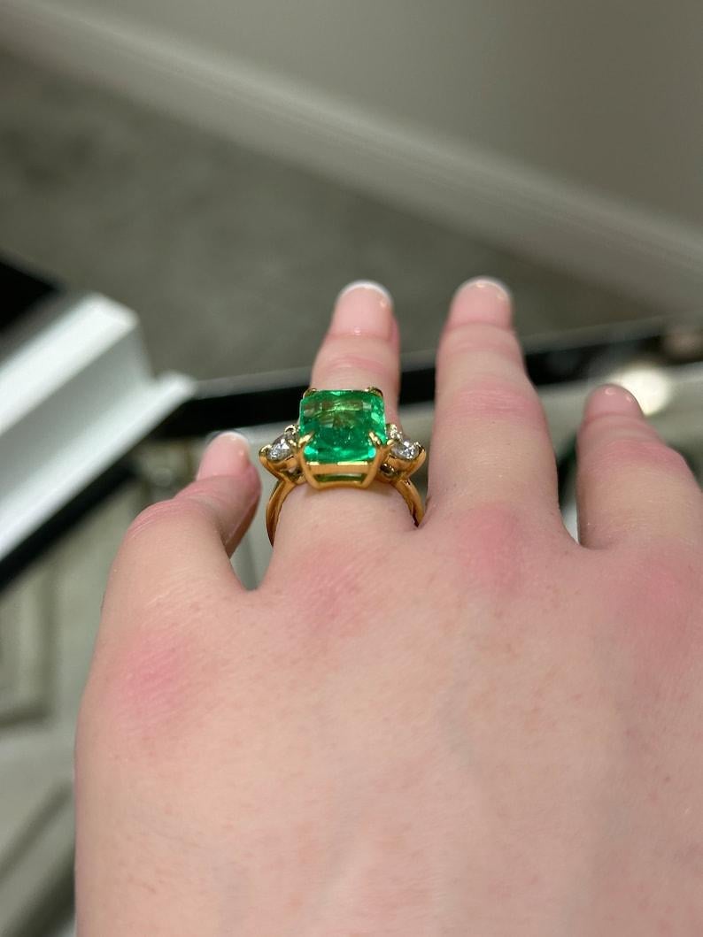18K Colombian Emerald & Diamond Ring  8.92tcw Emerald Cut  Vivid Green For Sale 1