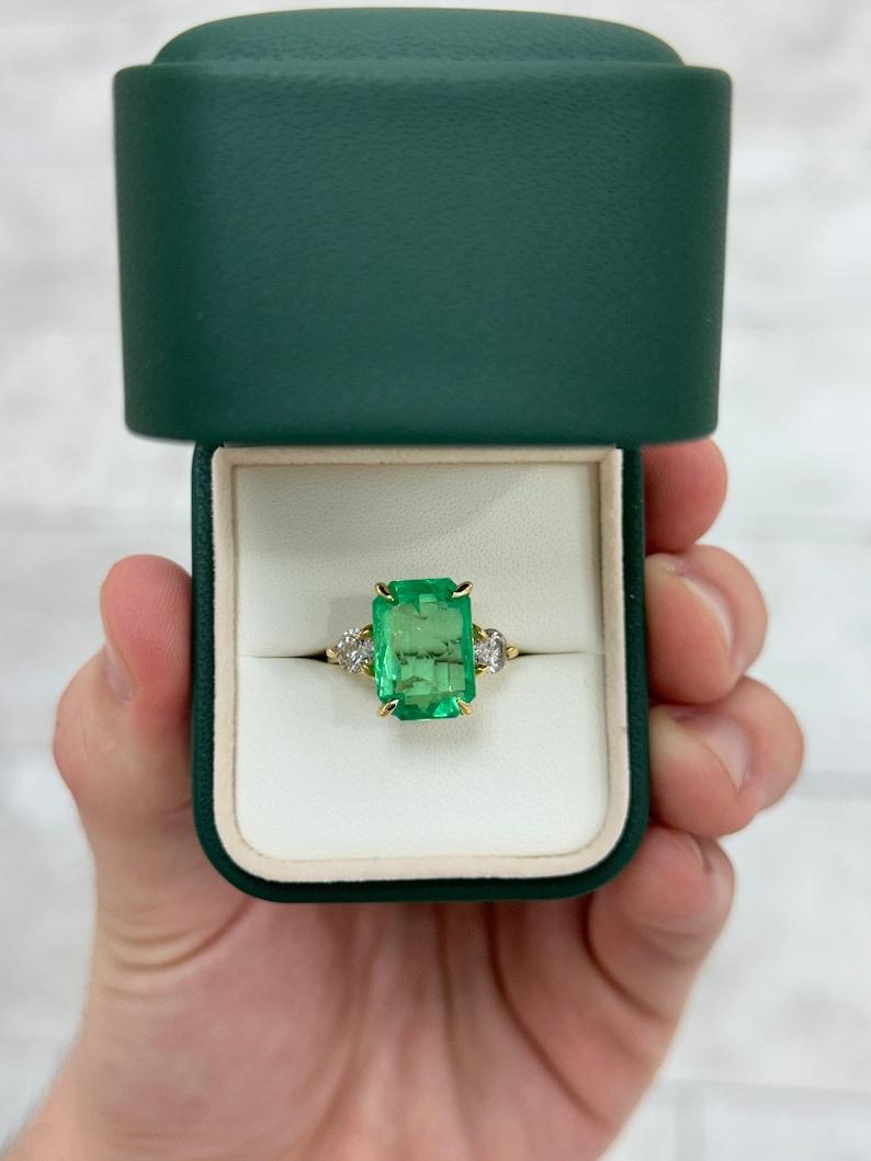 18K Colombian Emerald & Diamond Ring  8.92tcw Emerald Cut  Vivid Green For Sale 2