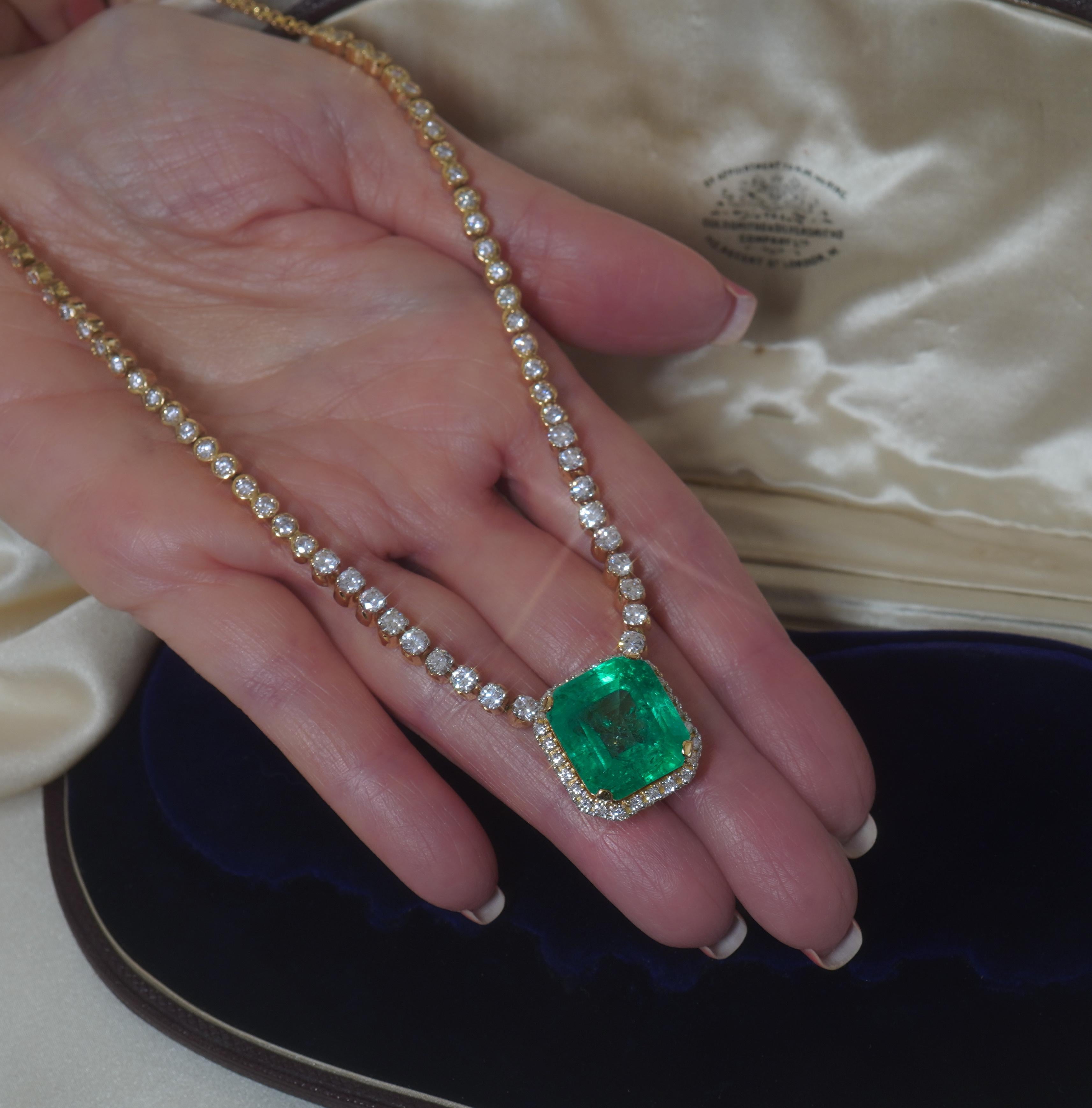 18k Colombian Emerald Diamond Vintage GIA Necklace Pendant Fine VS 34.72 Carats! For Sale 2