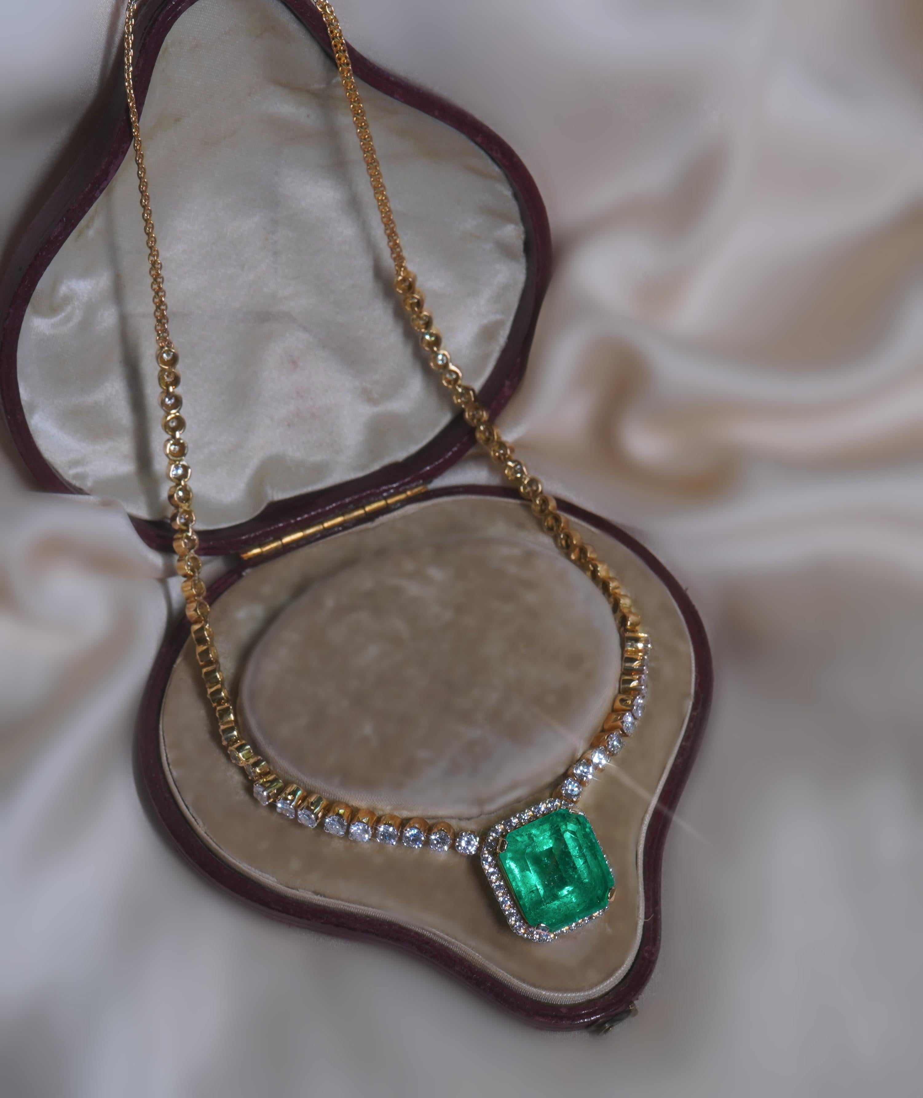 18k Colombian Emerald Diamond Vintage GIA Necklace Pendant Fine VS 34.72 Carats! For Sale 3