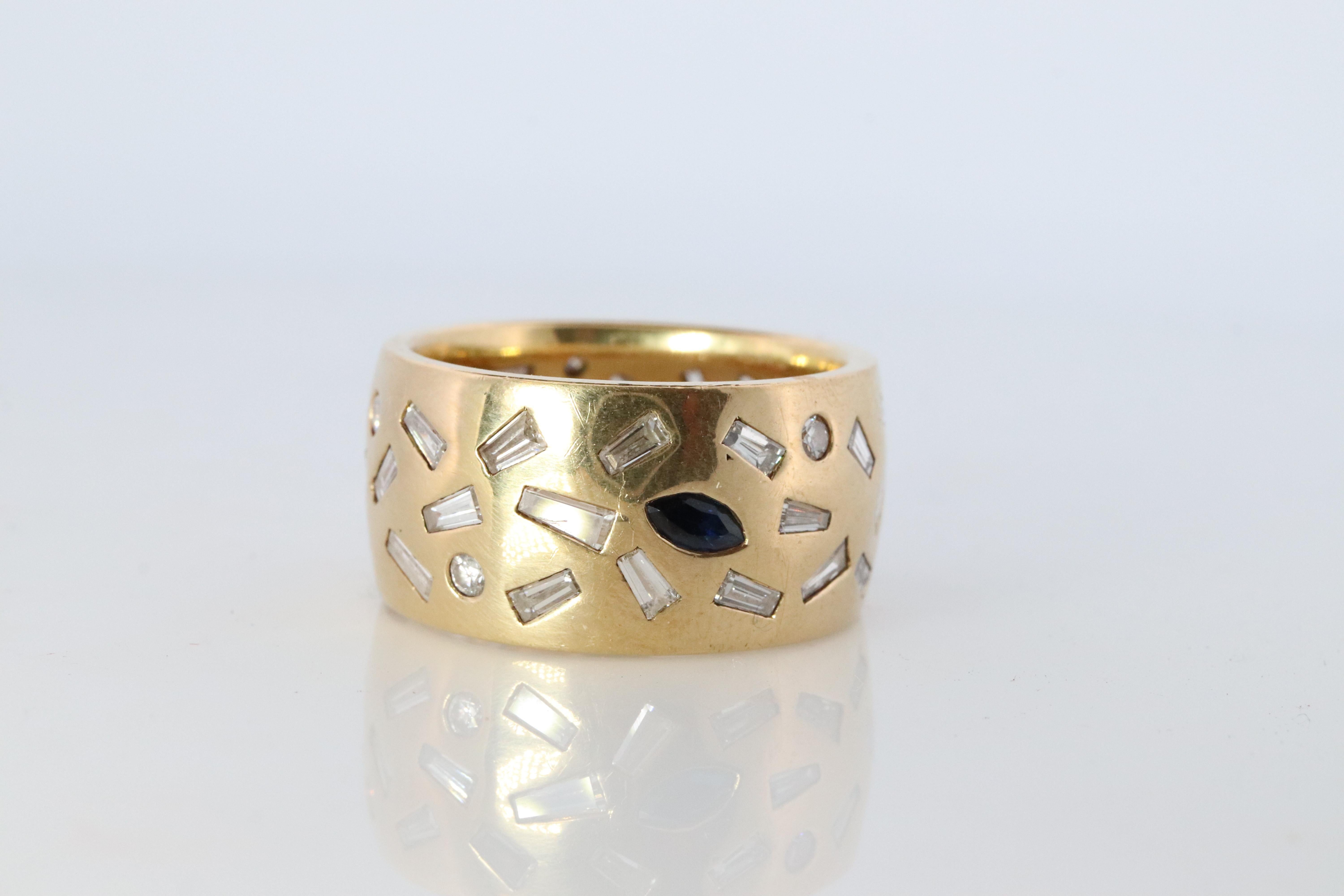 Taille ronde Bracelet large 18k Confetti. Bague Cigare 2CTW Diamond Ruby Sapphire Emerald Scattered en vente