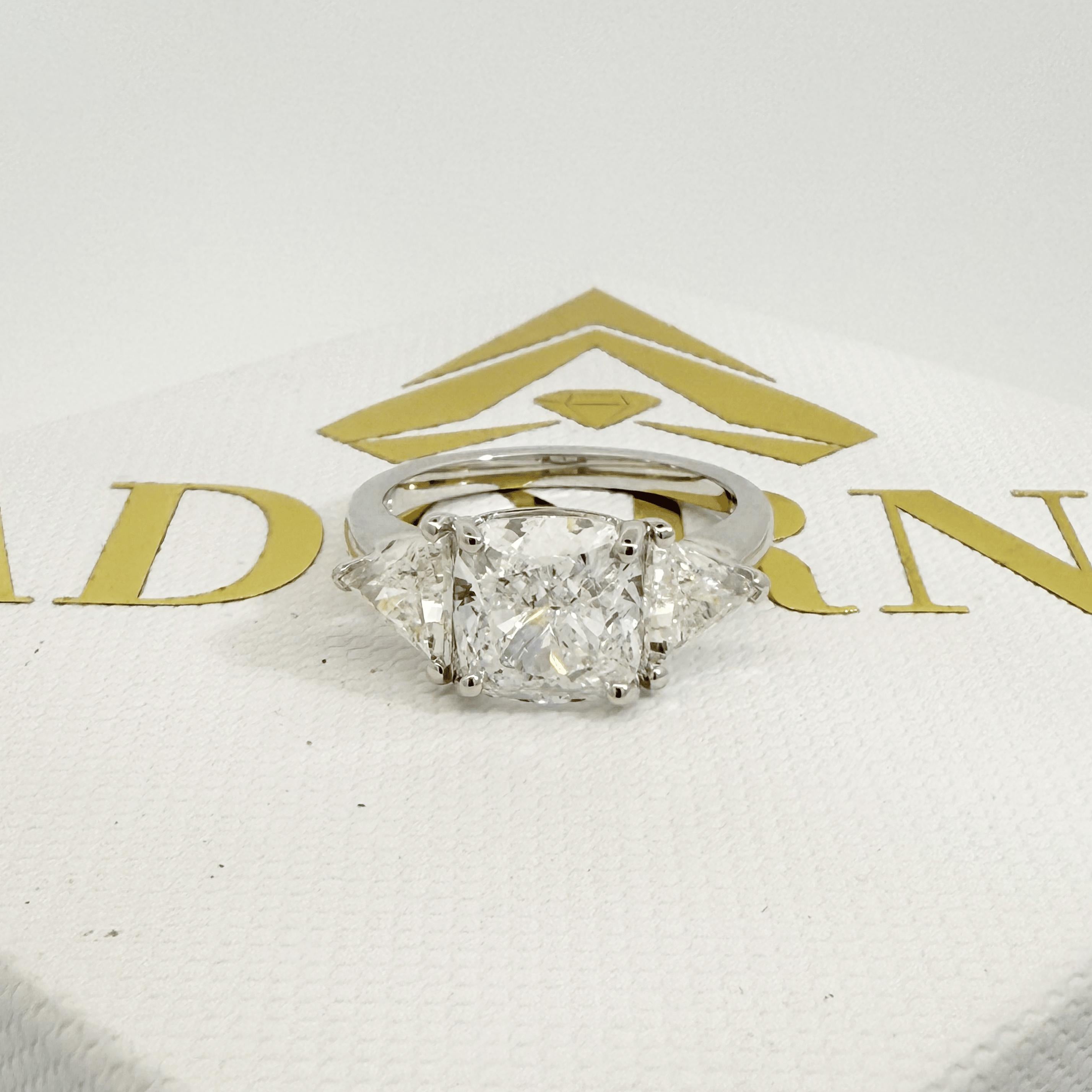 in vendita:  Anello di fidanzamento con taglio a cuscino 18K 3
