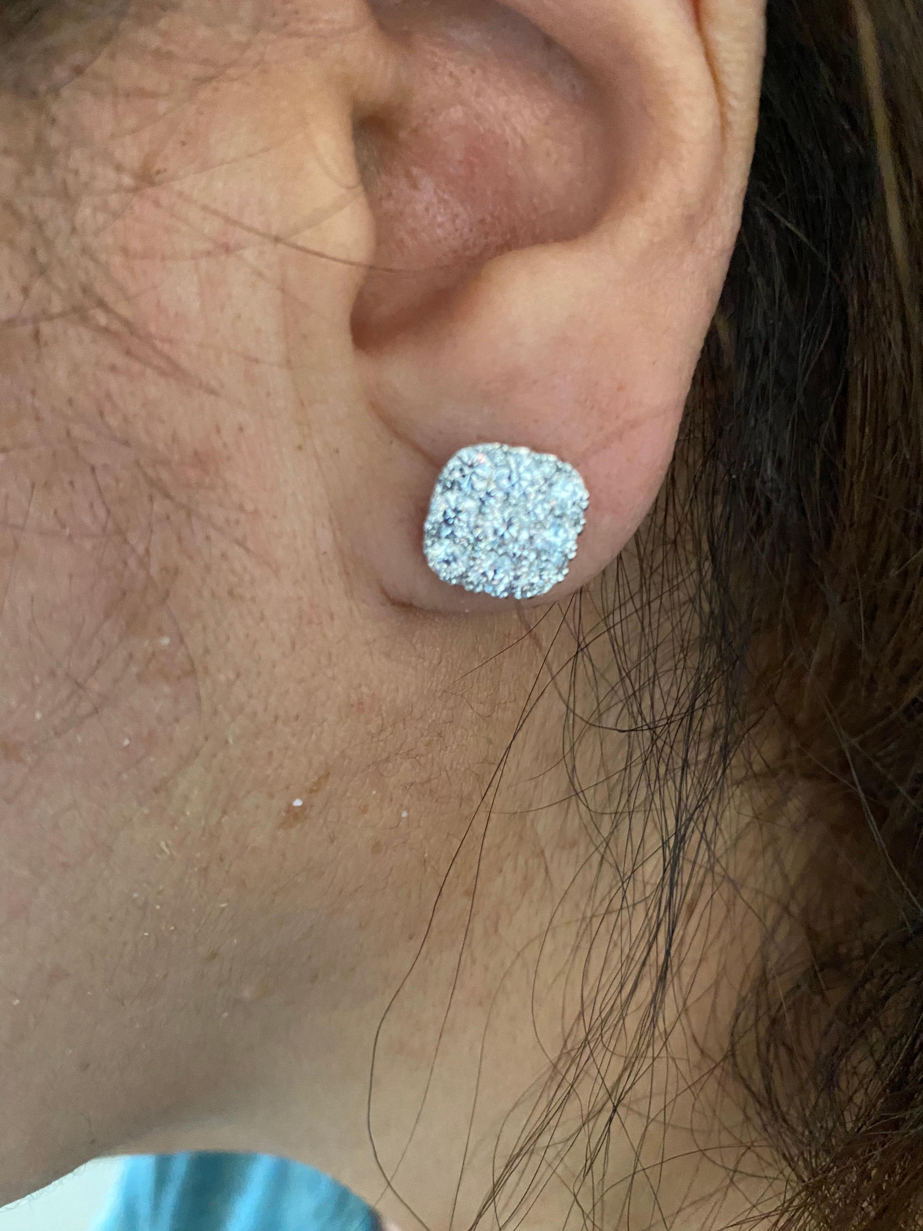 18 Karat Kissenförmige Diamant-Ohrringe 3 Karat im Zustand „Neu“ im Angebot in Great Neck, NY