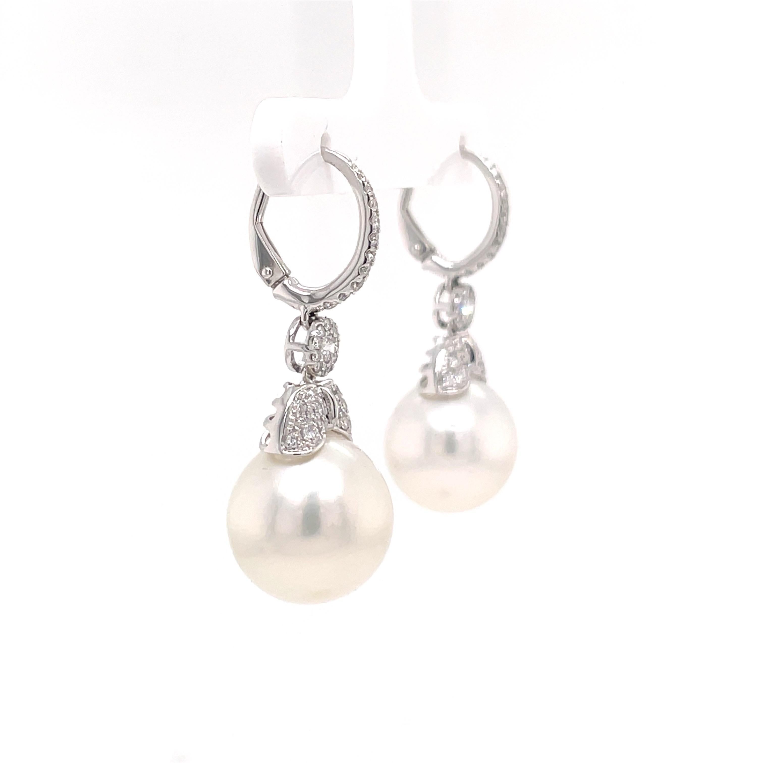 Round Cut 18k Dangle Diamond Pearl Earrings For Sale