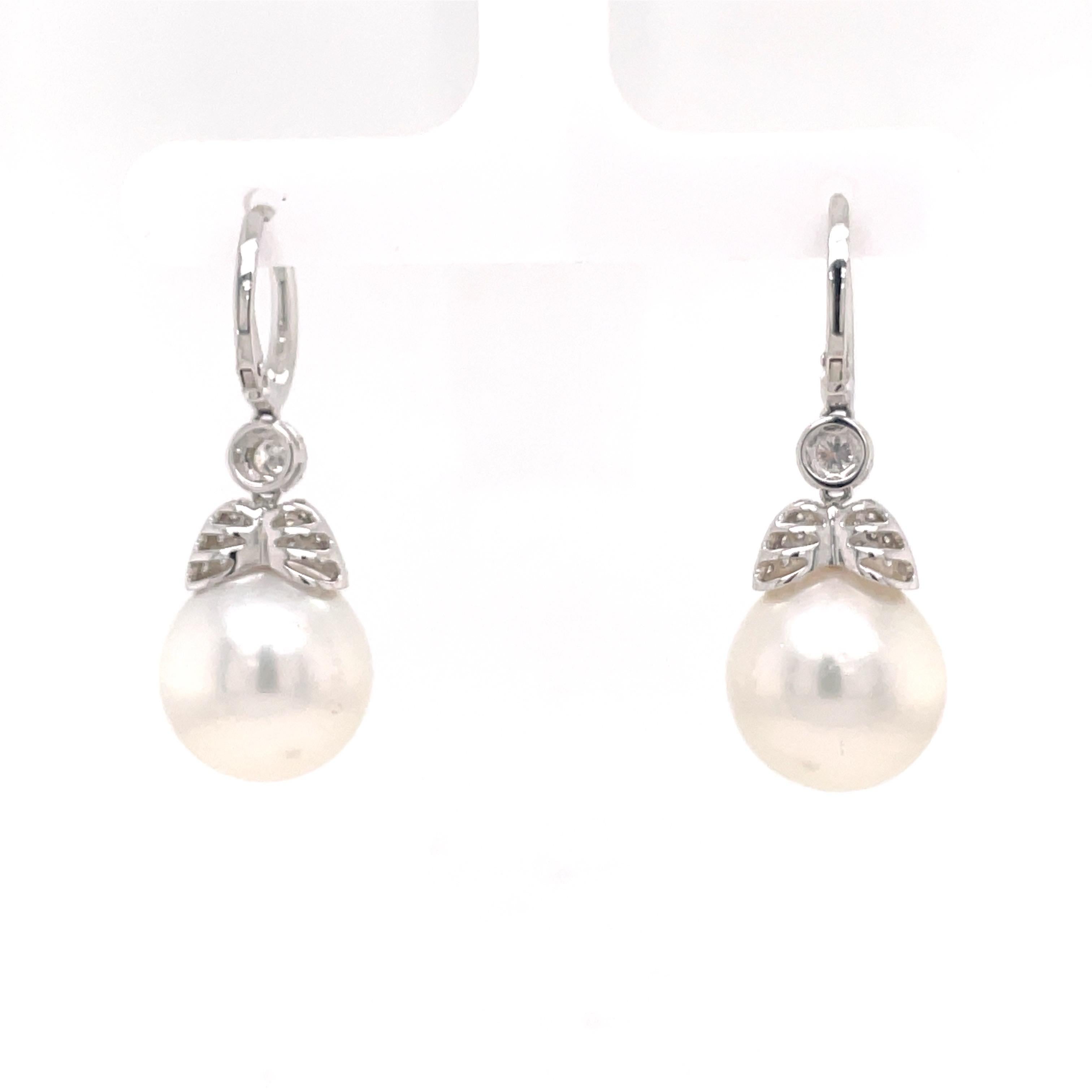 Women's 18k Dangle Diamond Pearl Earrings For Sale