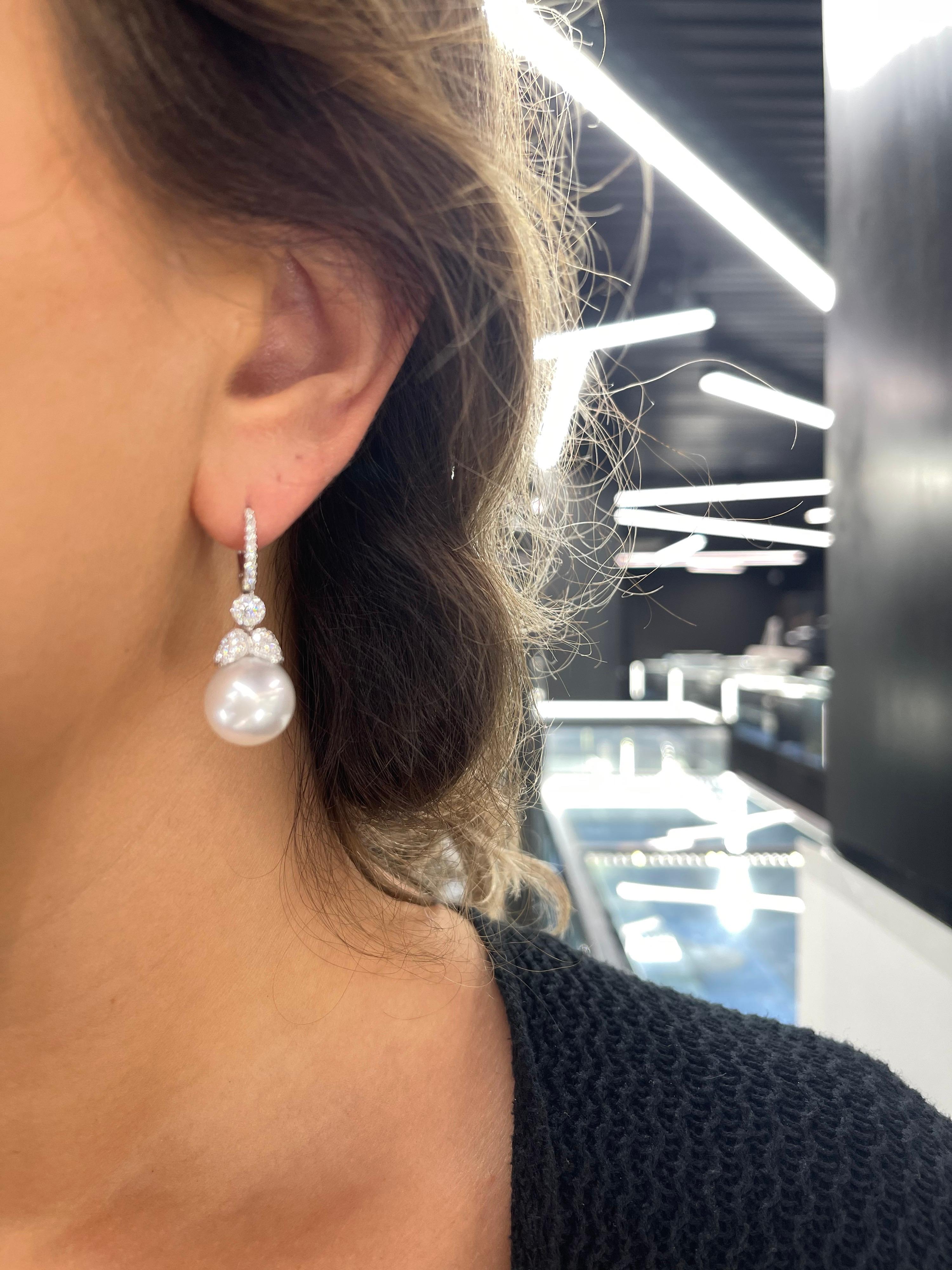 18k Dangle Diamond Pearl Earrings For Sale 1
