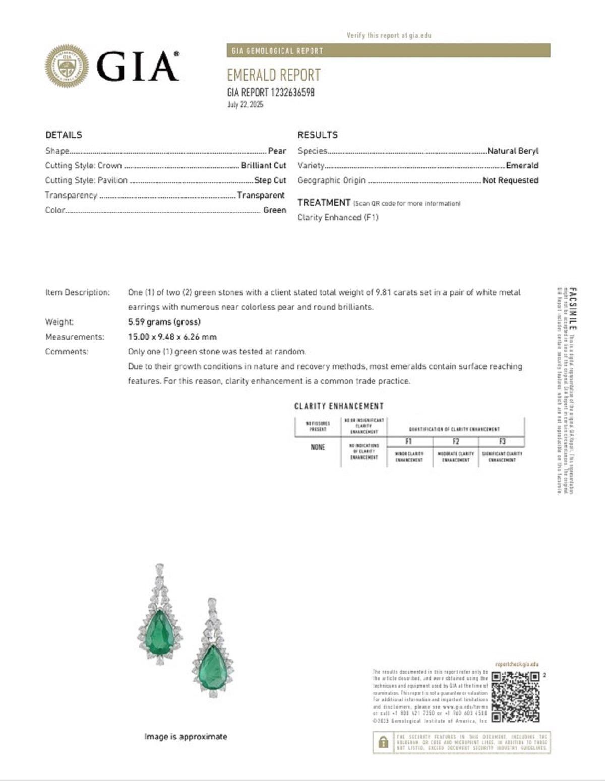 Pendientes Colgantes 18K con Esmeraldas y Diamantes en Nuevo estado para la venta en LA, CA