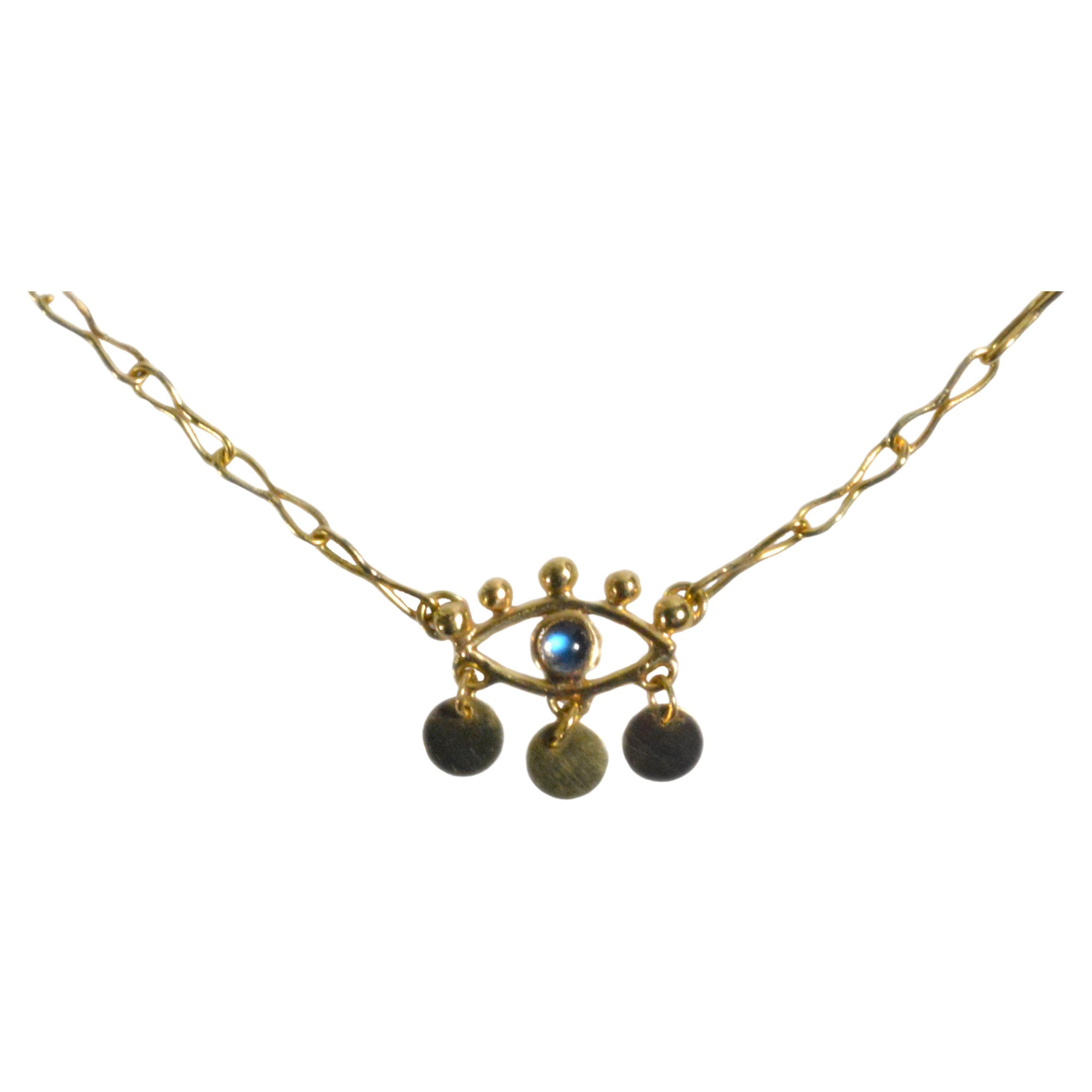 -Disponible.
-Fait à la main.
-Or 18K.
-Pierre de lune.
-La chaîne est de 18 pouces mais peut être ajustée à n'importe quelle longueur.
-Fermoir à mousqueton.
-Estampillé du logo Nebu.

Chaîne d'yeux en pierre de lune faite à la main

Cette chaîne