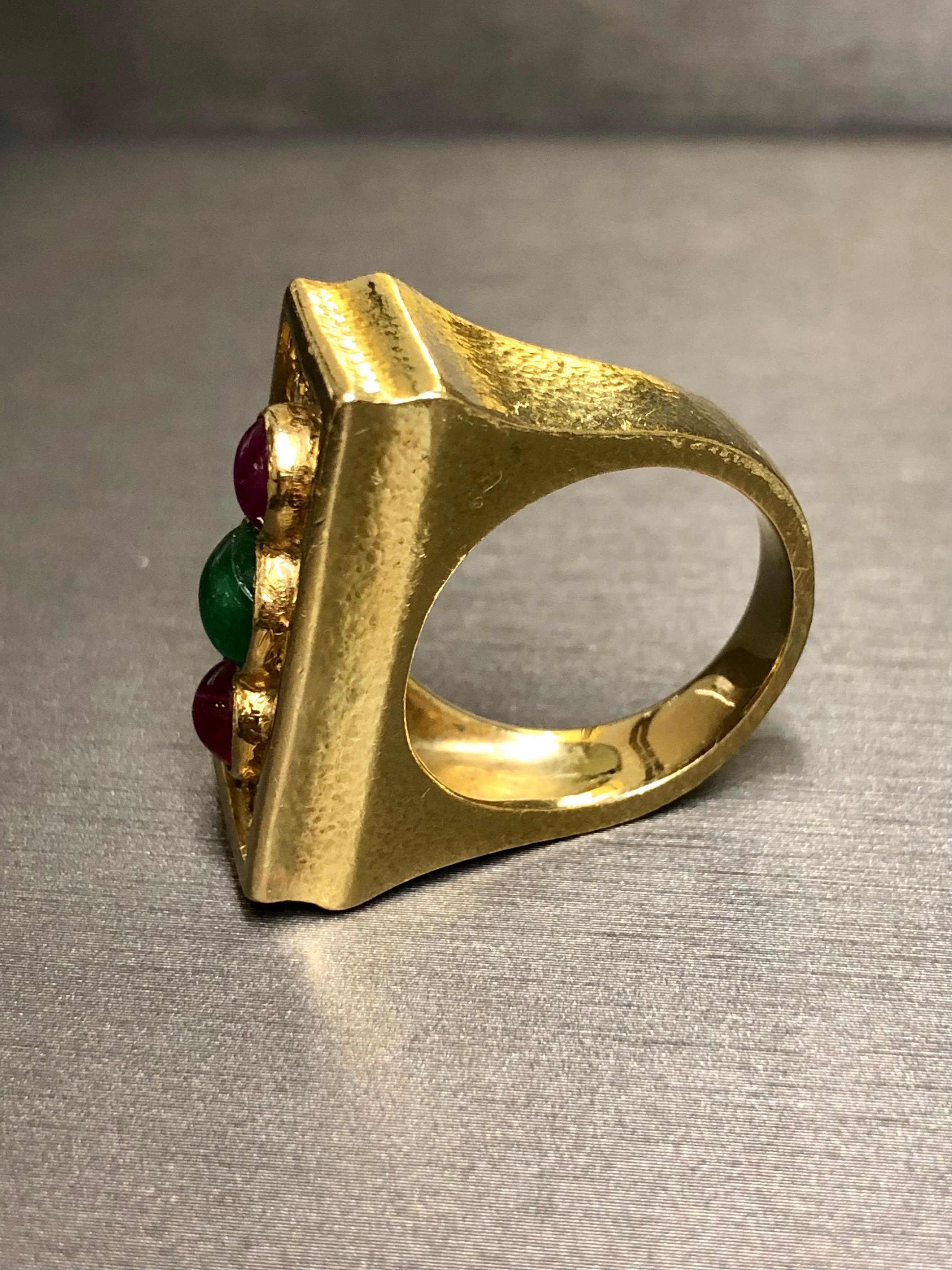 18k David Webb Diamond Cabochon Emerald Ruby Hammered Cocktail Ring 7.75 For Sale 1
