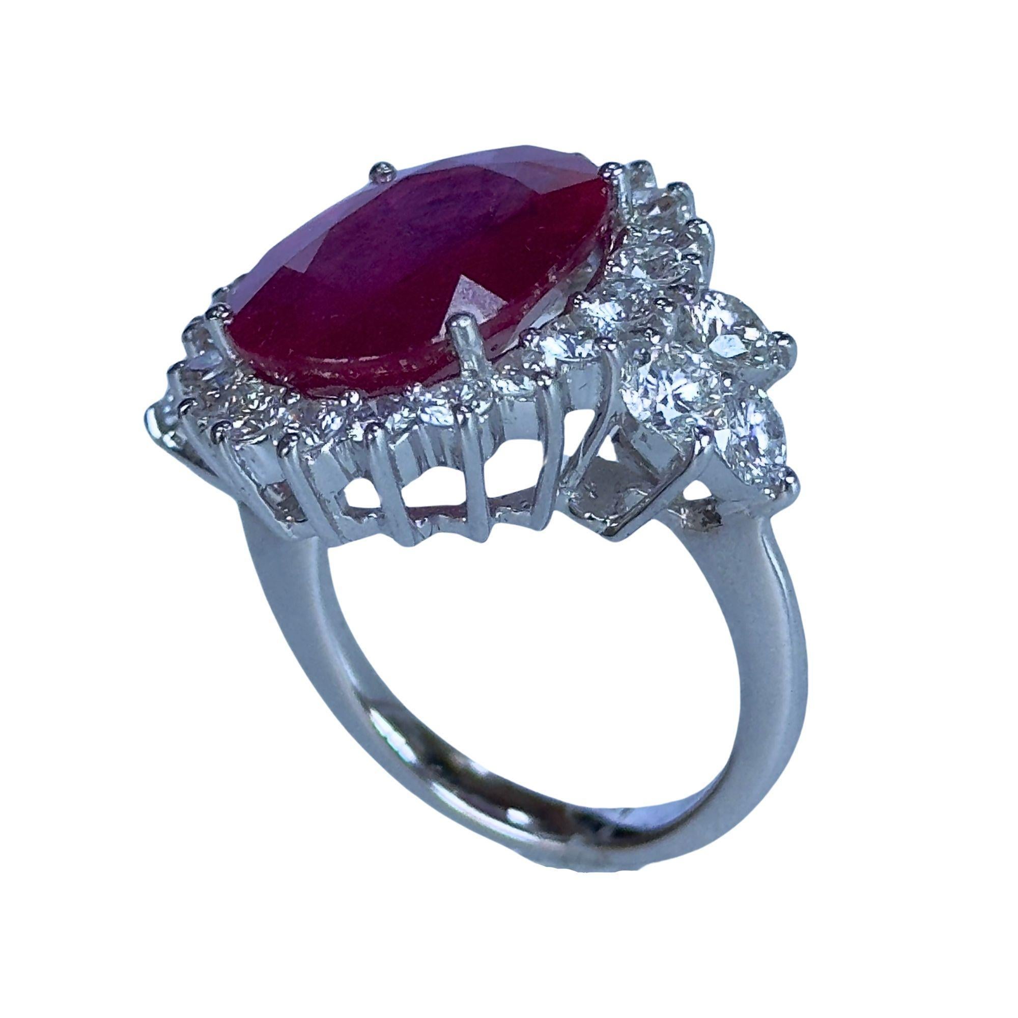 18k Diamond and African Ruby Ring In Good Condition For Sale In New York, NY