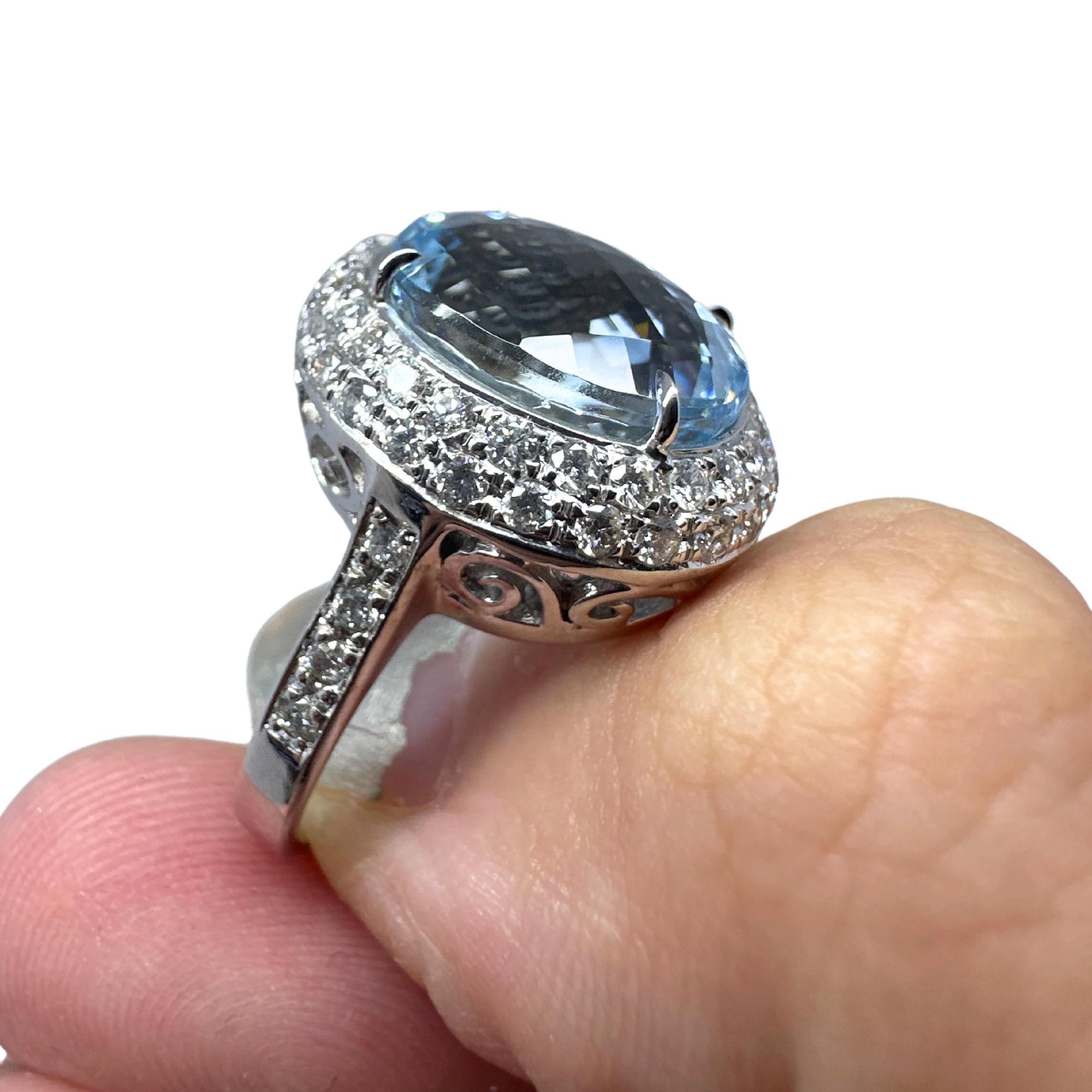18k Diamond and Aquamarine Ring 5