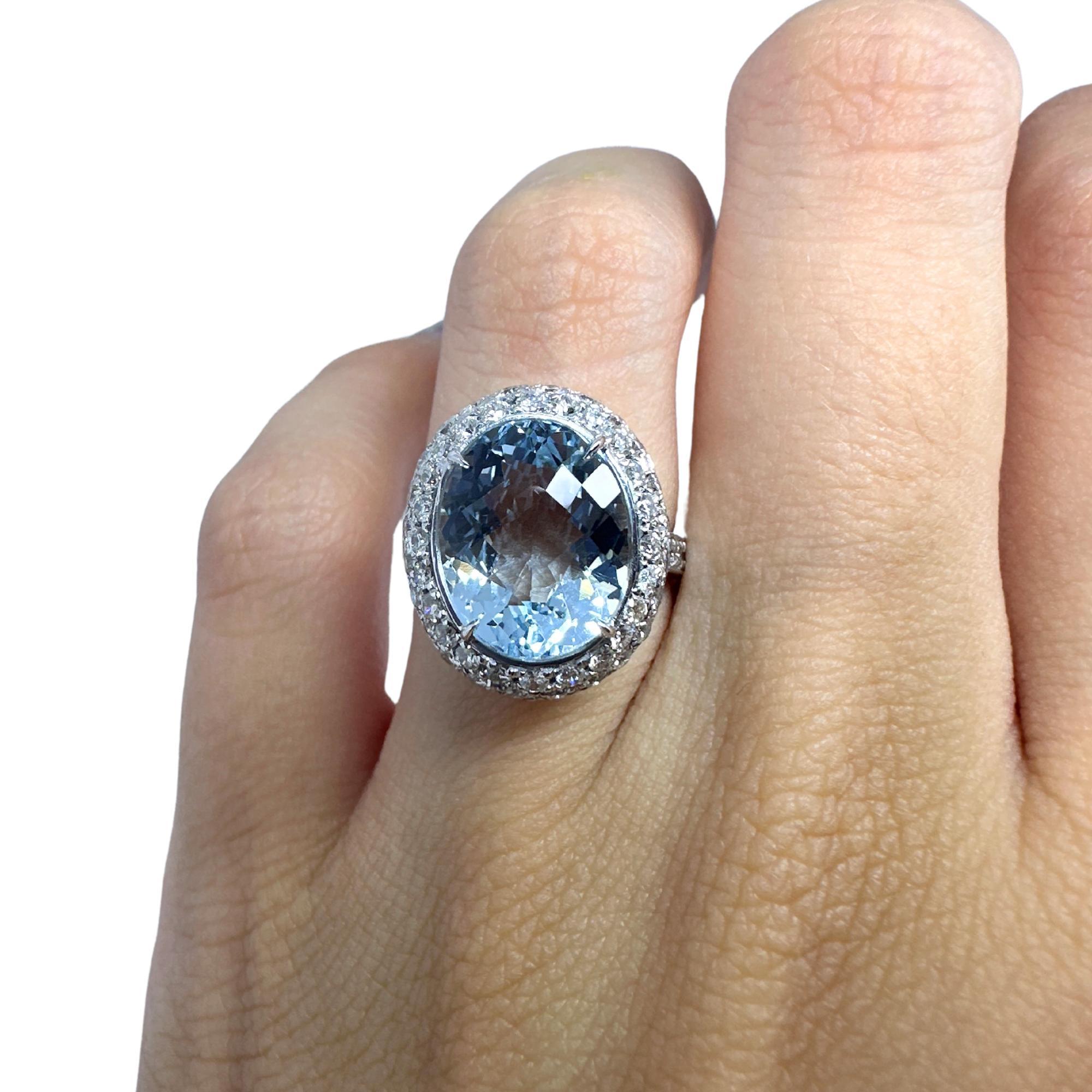 18k Diamond and Aquamarine Ring 7