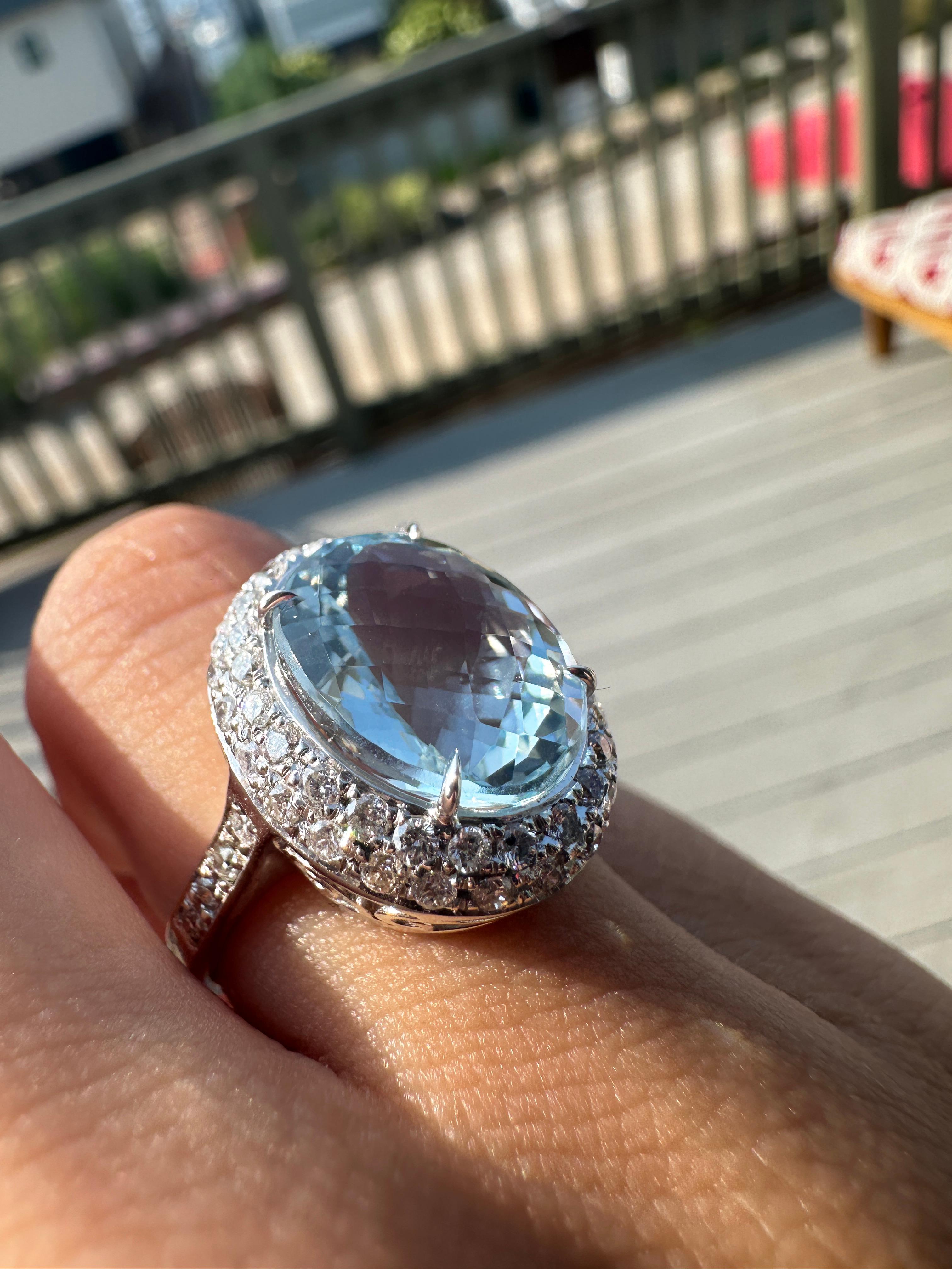 18k Diamond and Aquamarine Ring 9