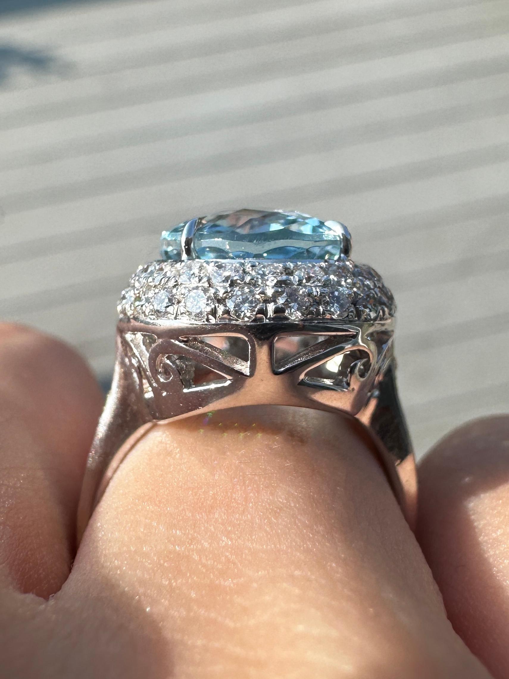 18k Diamond and Aquamarine Ring 10