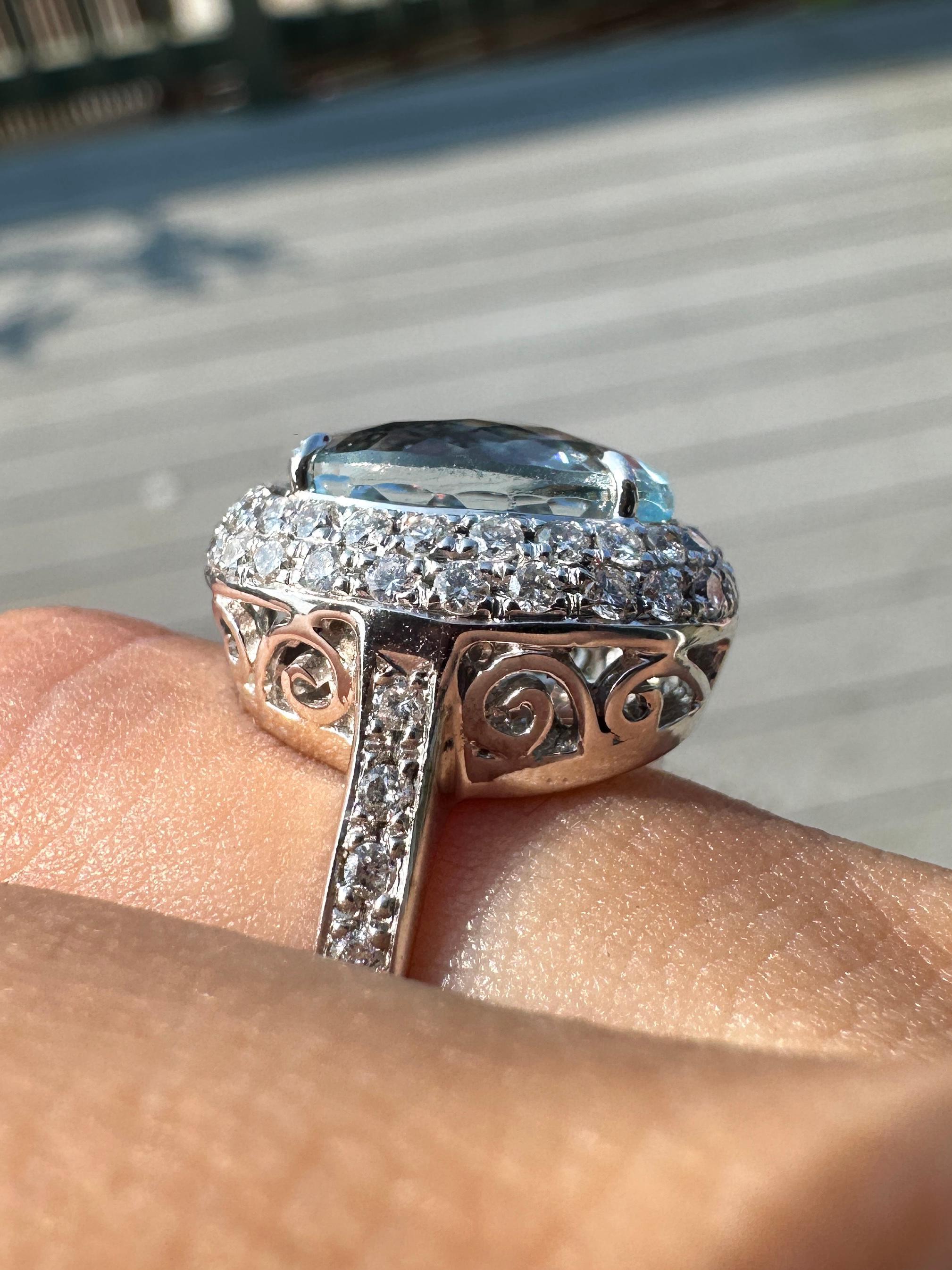 18k Diamond and Aquamarine Ring 11