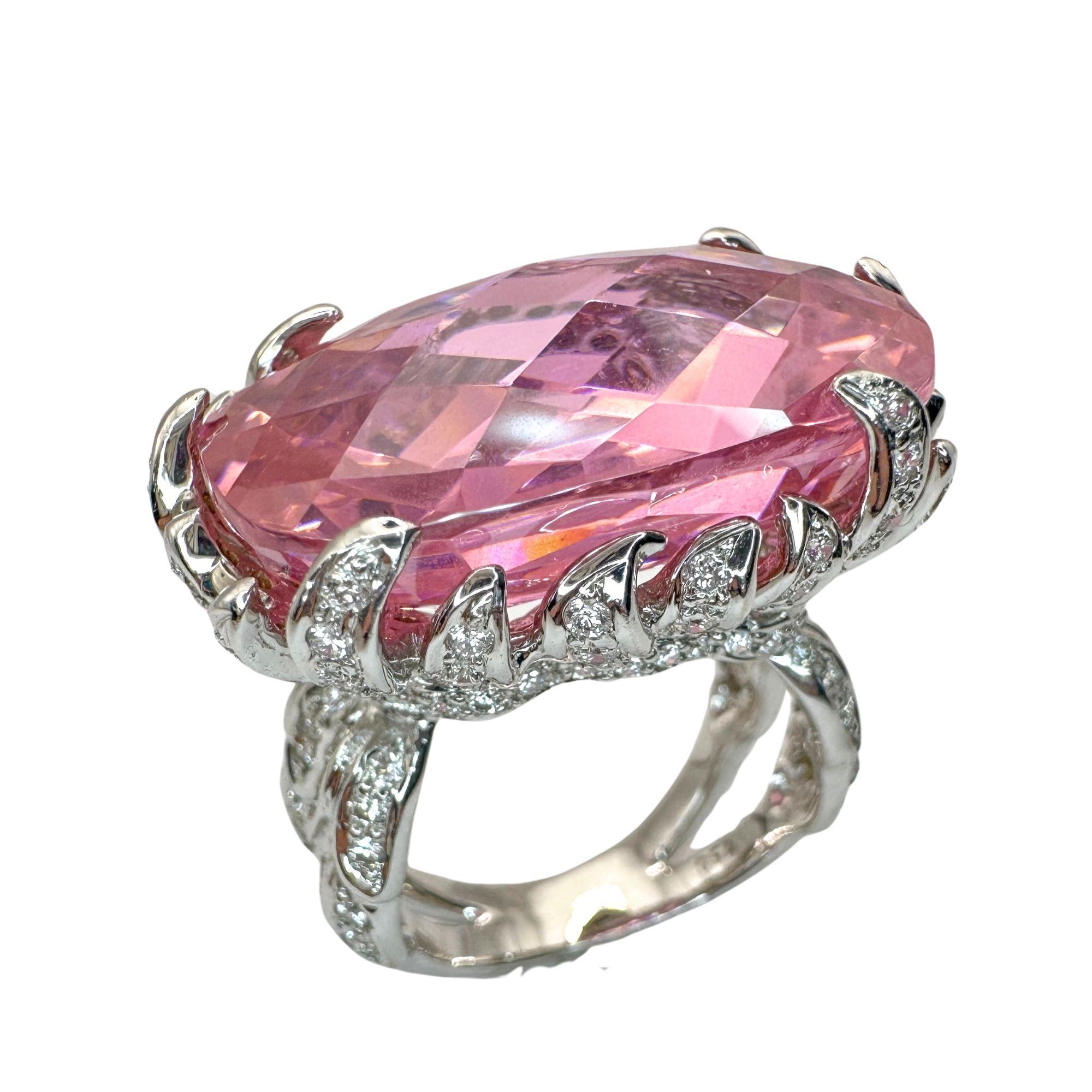 18k Diamond and Checkered Pink Stone Center Cocktail Ring In Good Condition For Sale In New York, NY