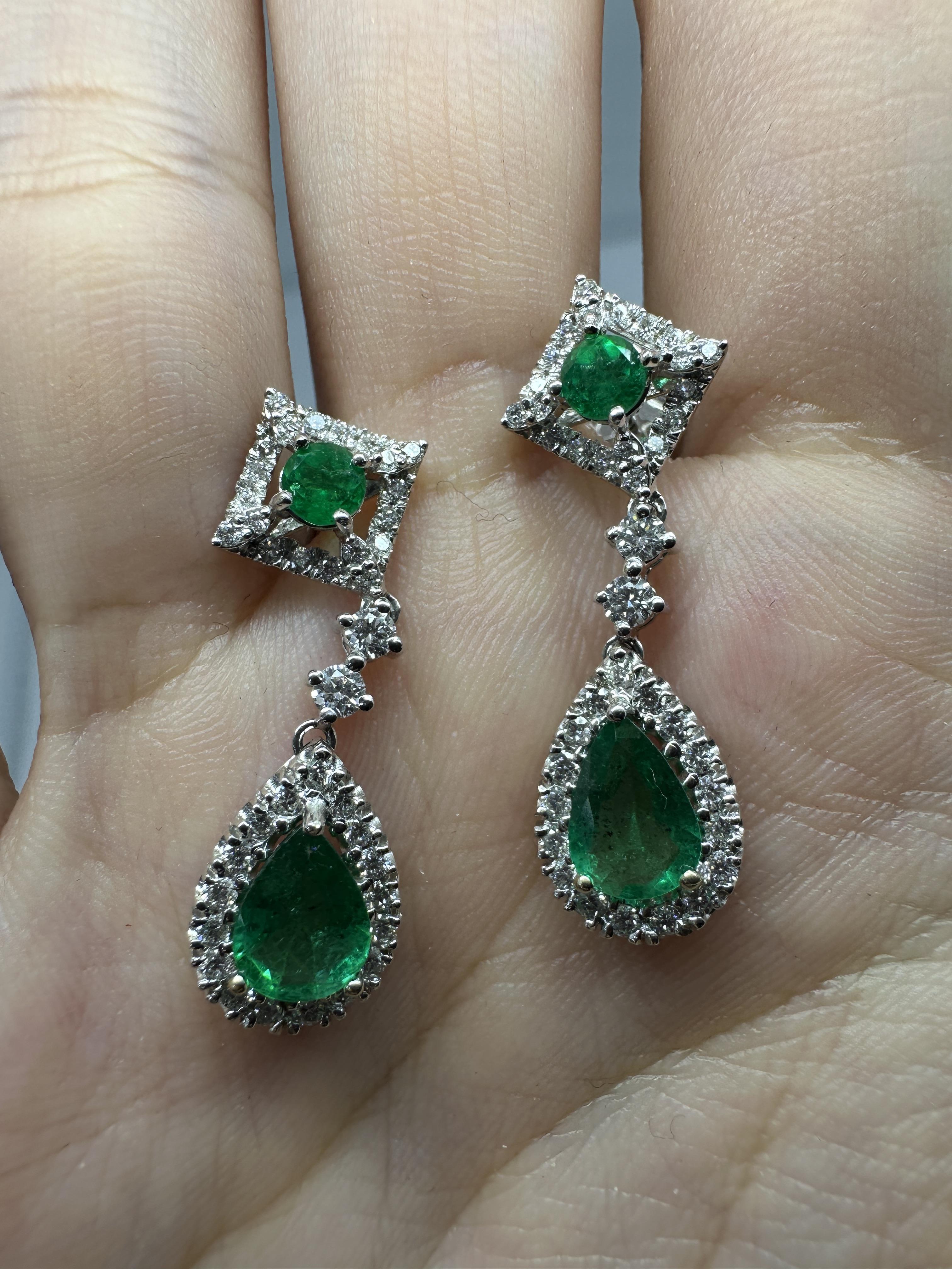 18K Diamond and Emerald Earrings In Good Condition For Sale In New York, NY