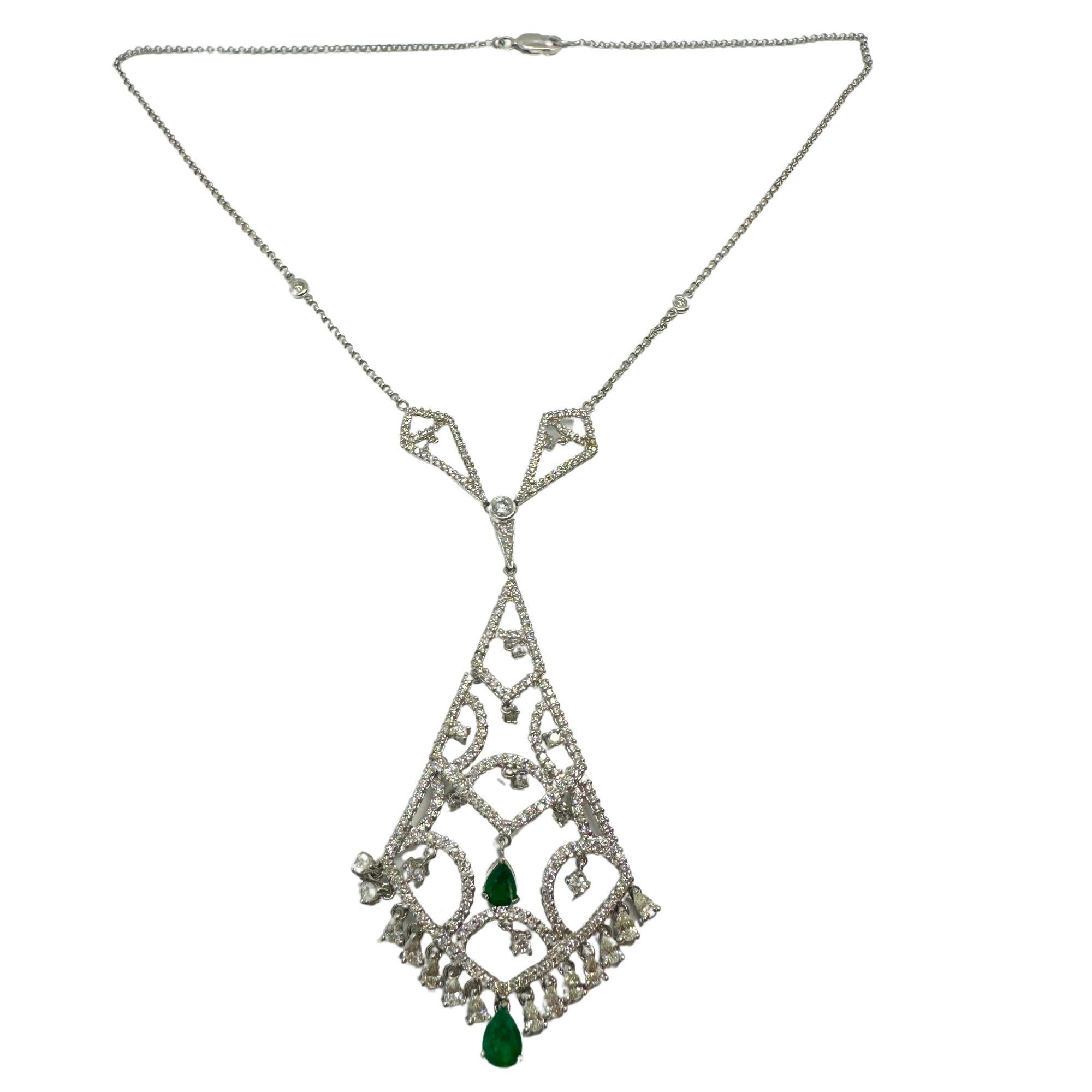 Collana di diamanti e smeraldi 18K In condizioni buone in vendita a New York, NY