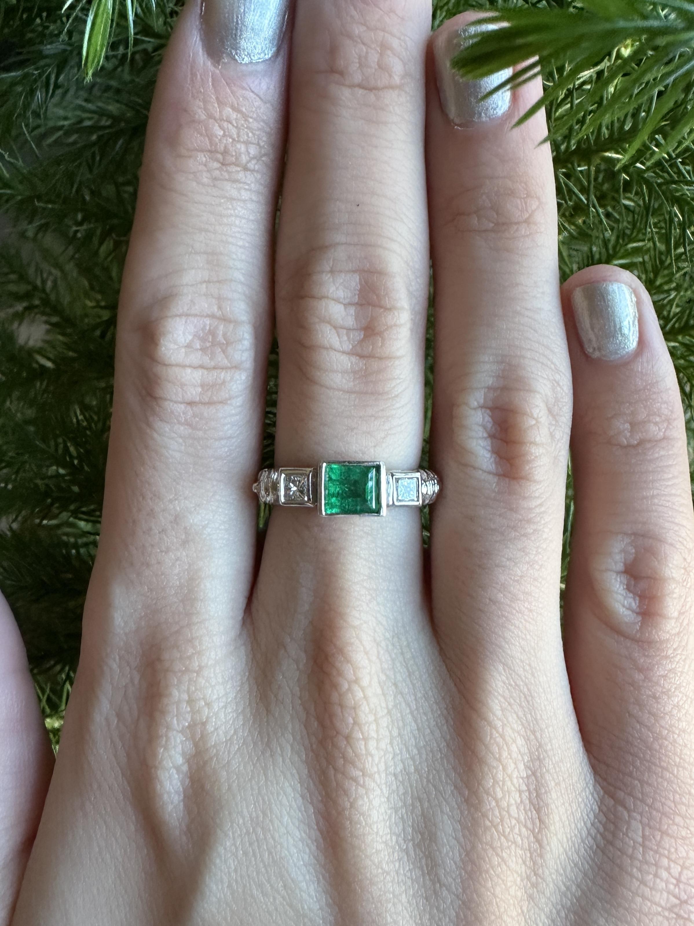 18k Diamond and Emerald Ring For Sale 5