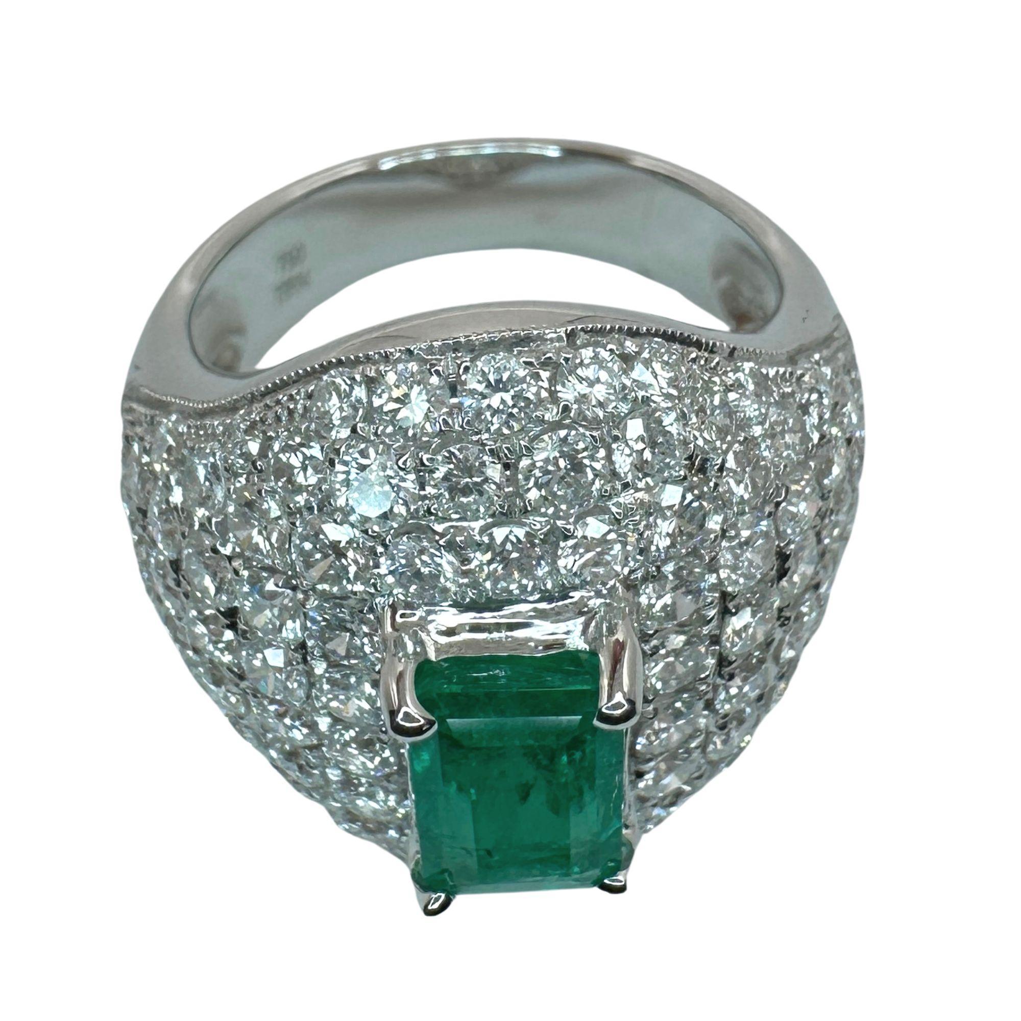 18k Diamond and Emerald Ring For Sale 5
