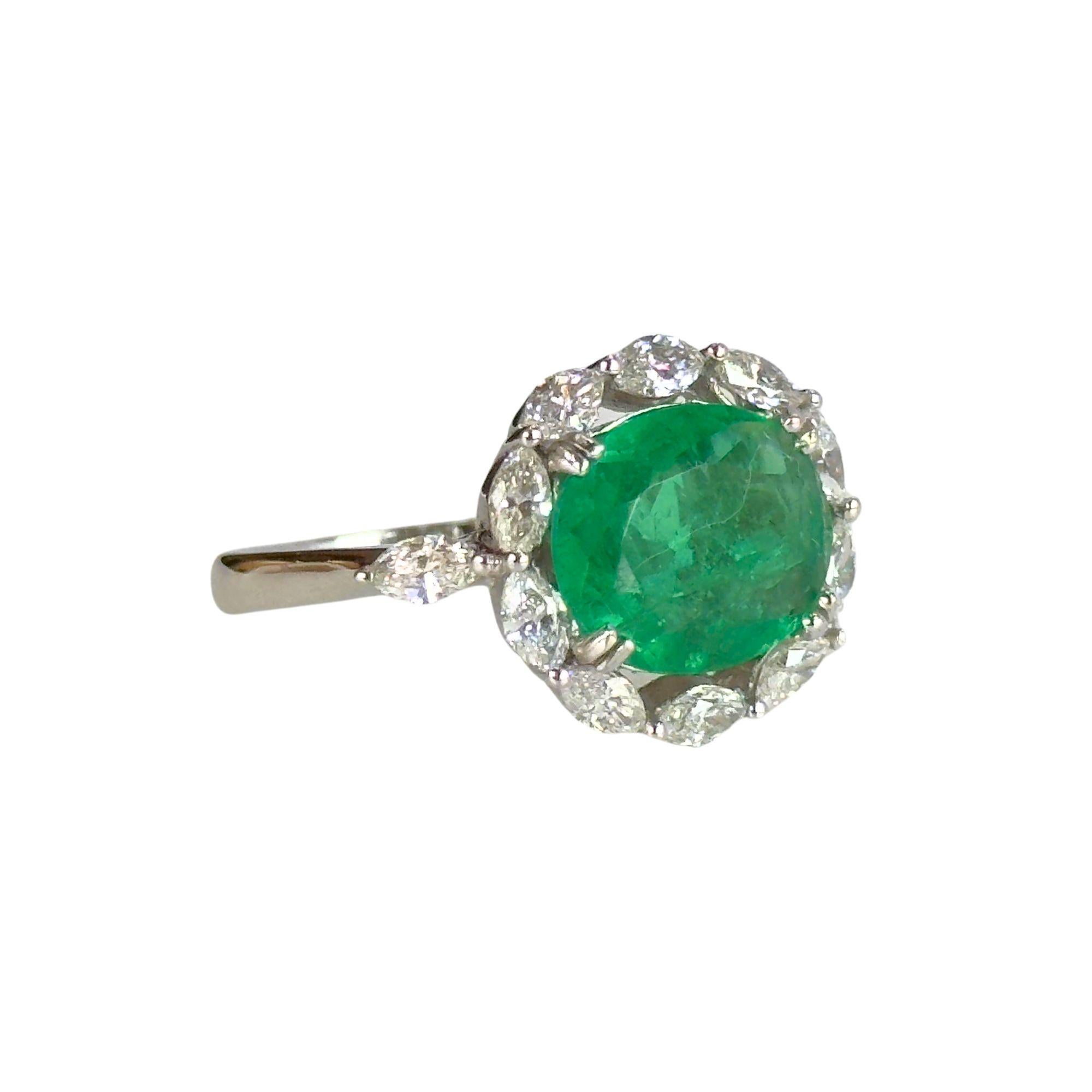 This exquisite 18k white gold ring features a stunning 2.37 carat emerald surrounded by 0.93 carats of sparkling diamonds. With a weight of 5.28 grams and a ring size of 6.5, this luxurious piece balances elegance and boldness, making it the perfect