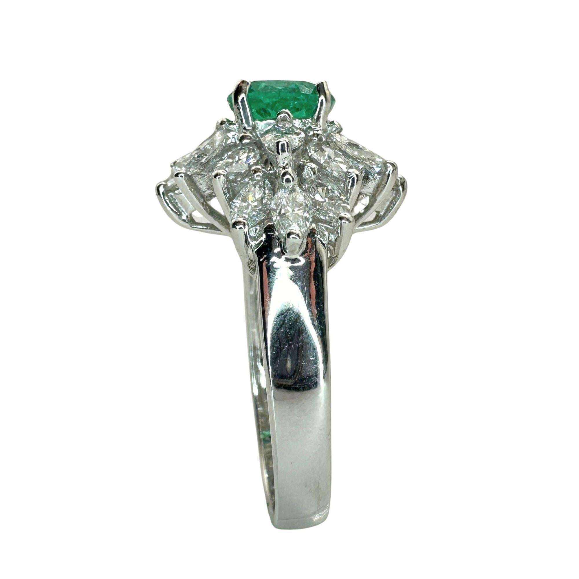 Round Cut 18k Diamond and Emerald Ring