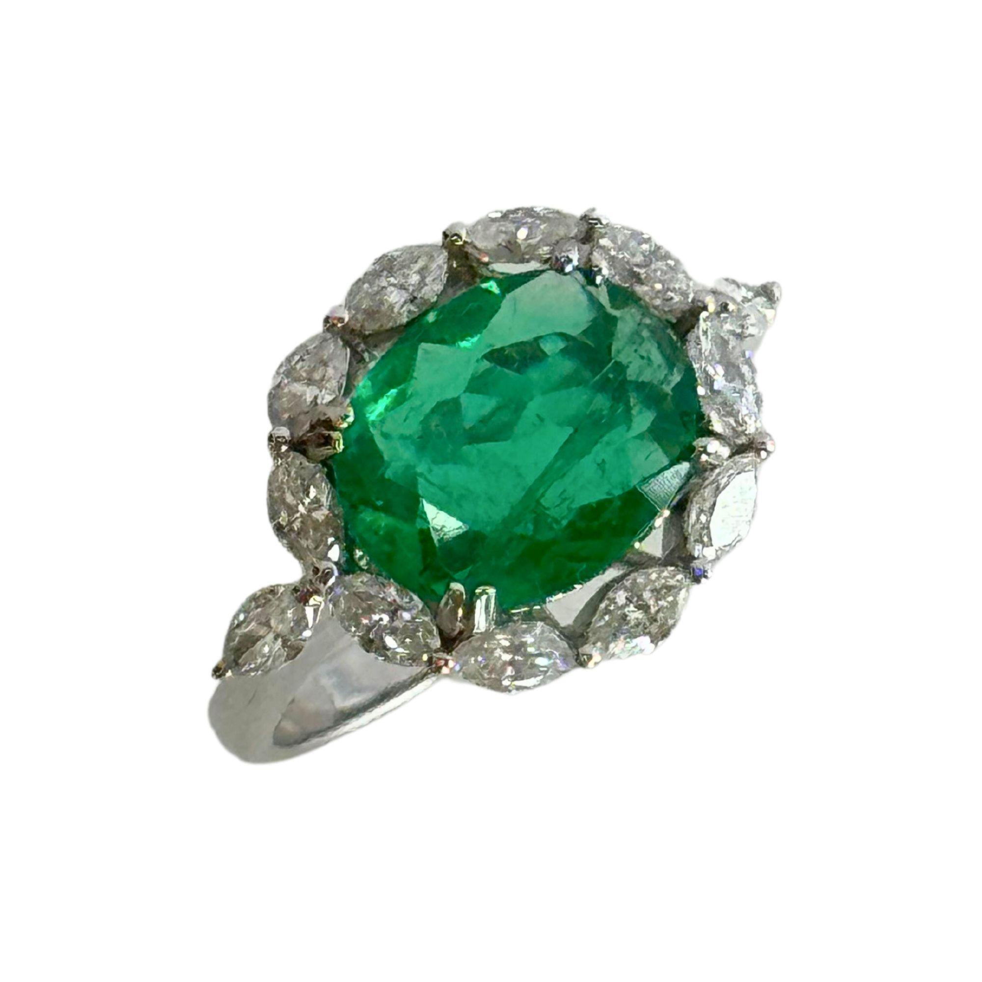 Oval Cut 18k Diamond and Emerald Ring For Sale