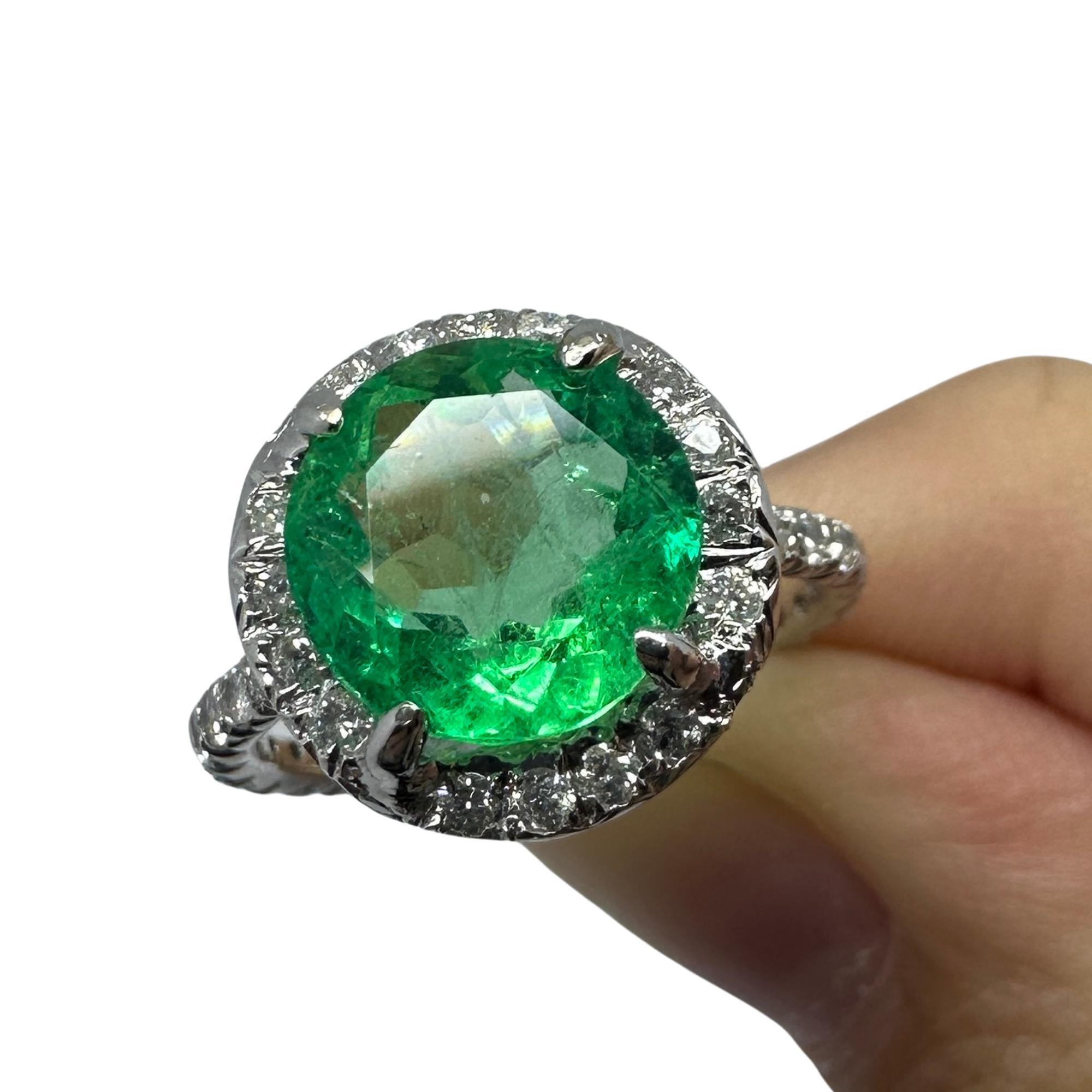 Modern 18k Diamond and Emerald Ring For Sale