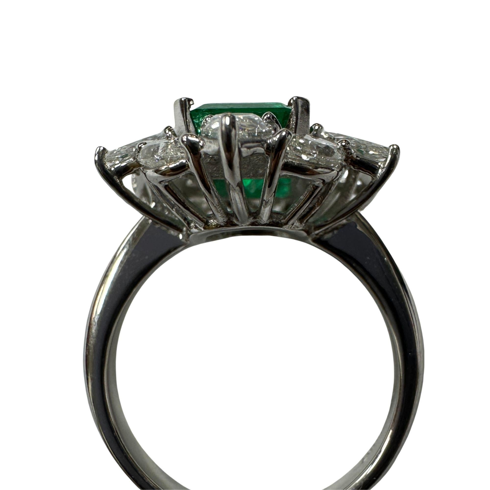 18k Diamond and Emerald Ring  In Good Condition For Sale In New York, NY