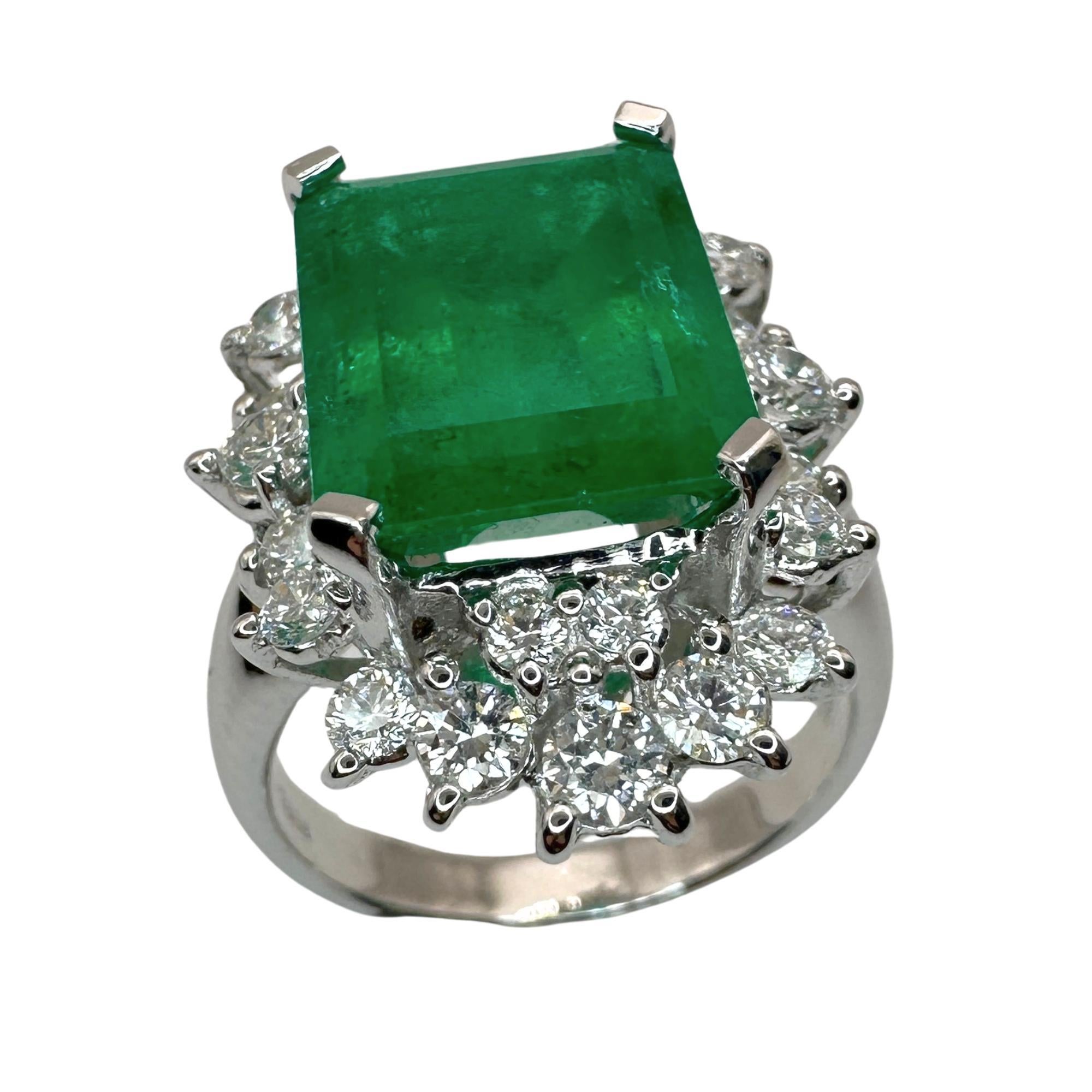 Women's 18k Diamond and Emerald Ring For Sale
