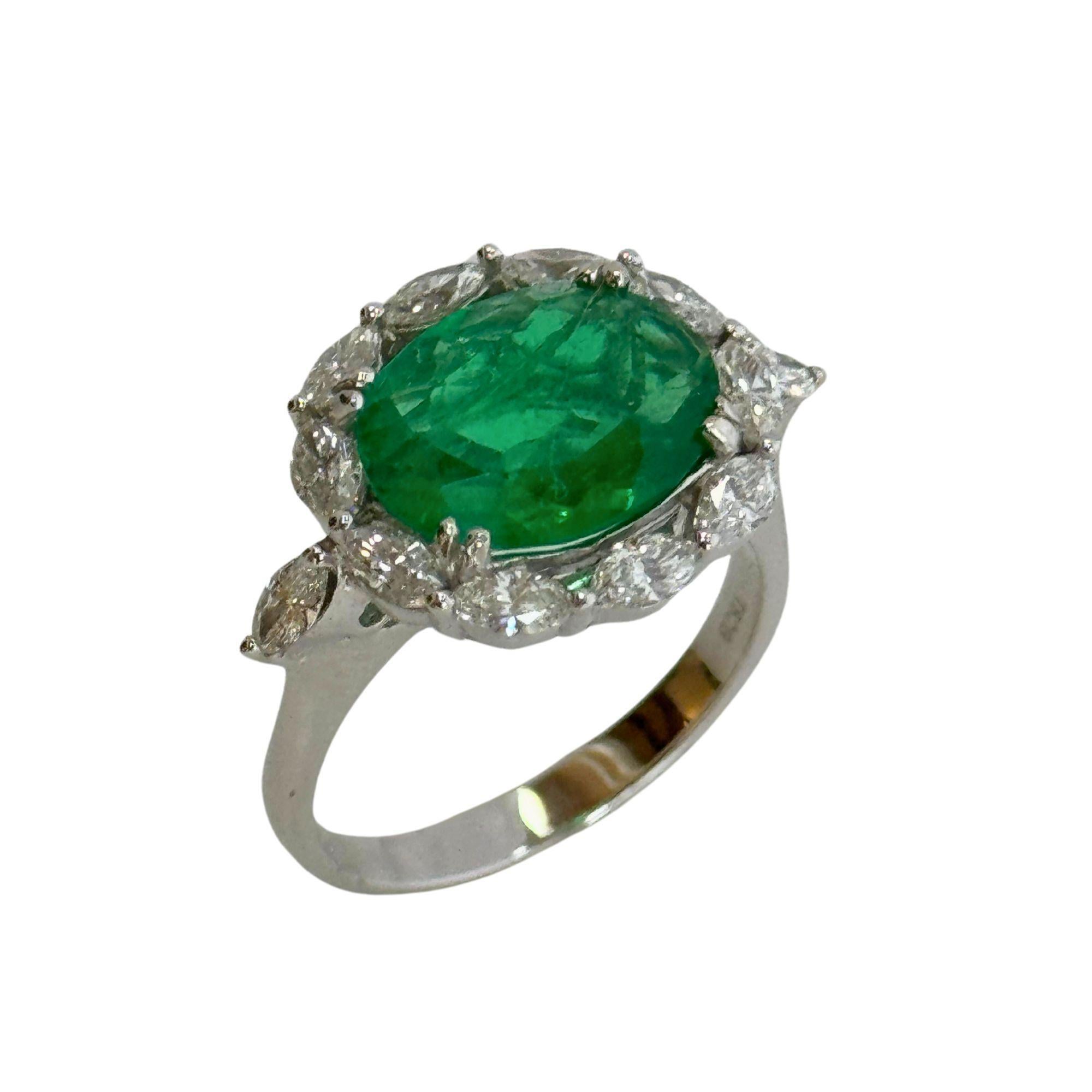 Women's 18k Diamond and Emerald Ring For Sale