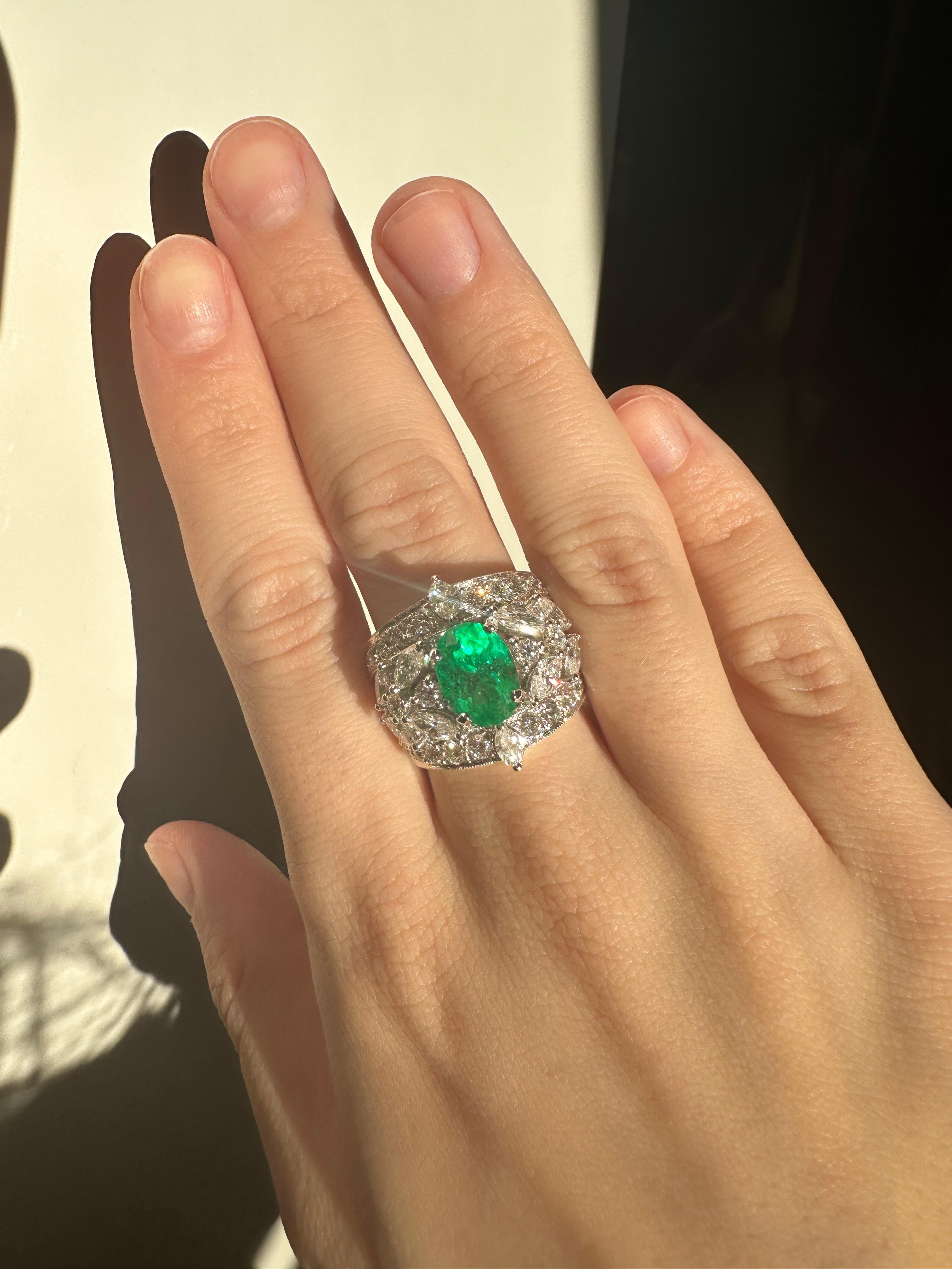 18k Diamond and Emerald Ring For Sale 3