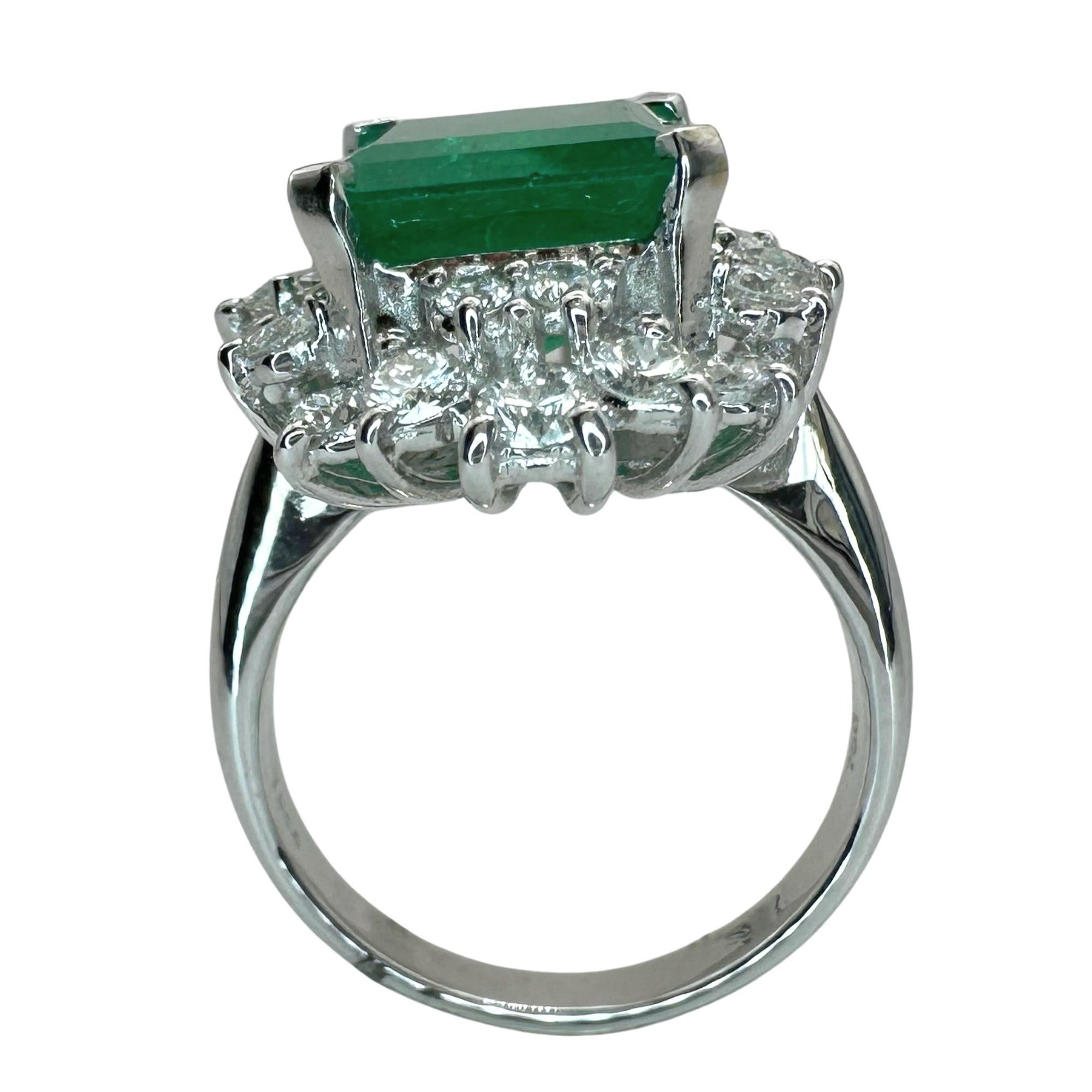 18k Diamond and Emerald Ring For Sale 1