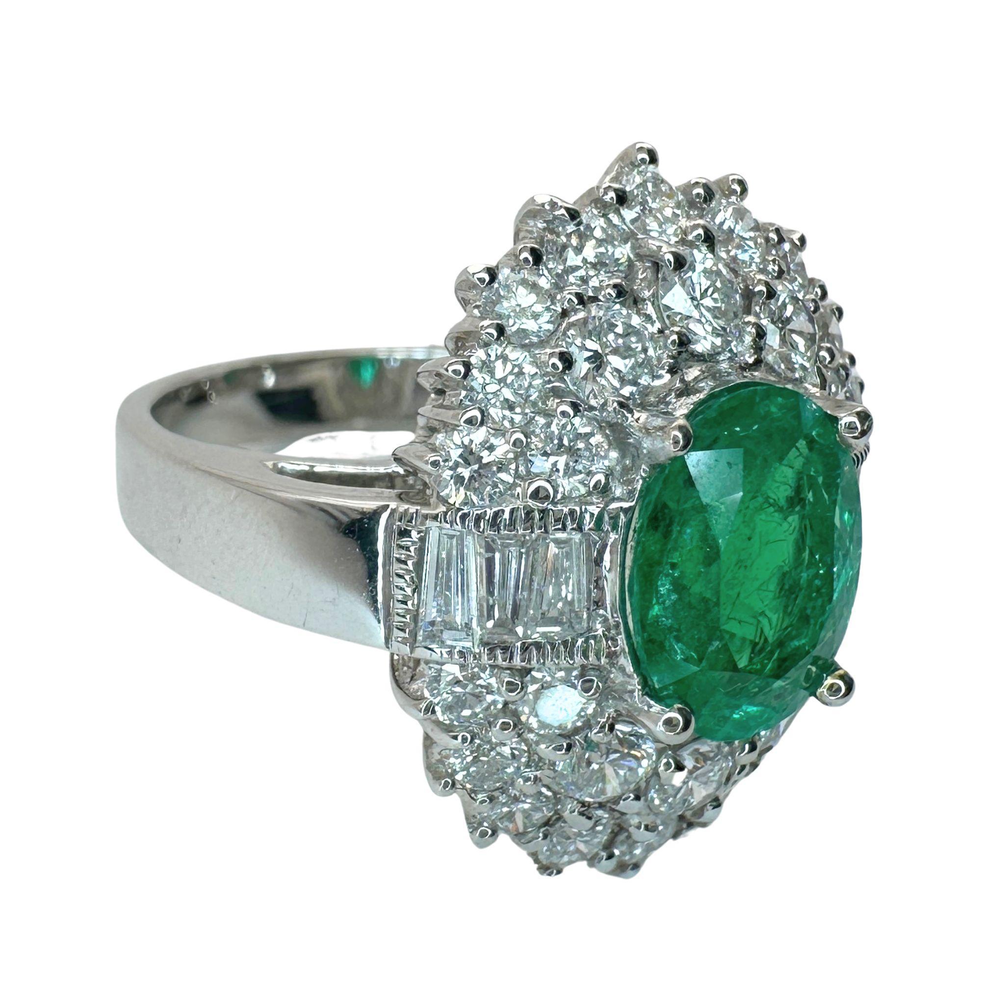 18k Diamond and Emerald Ring For Sale 1