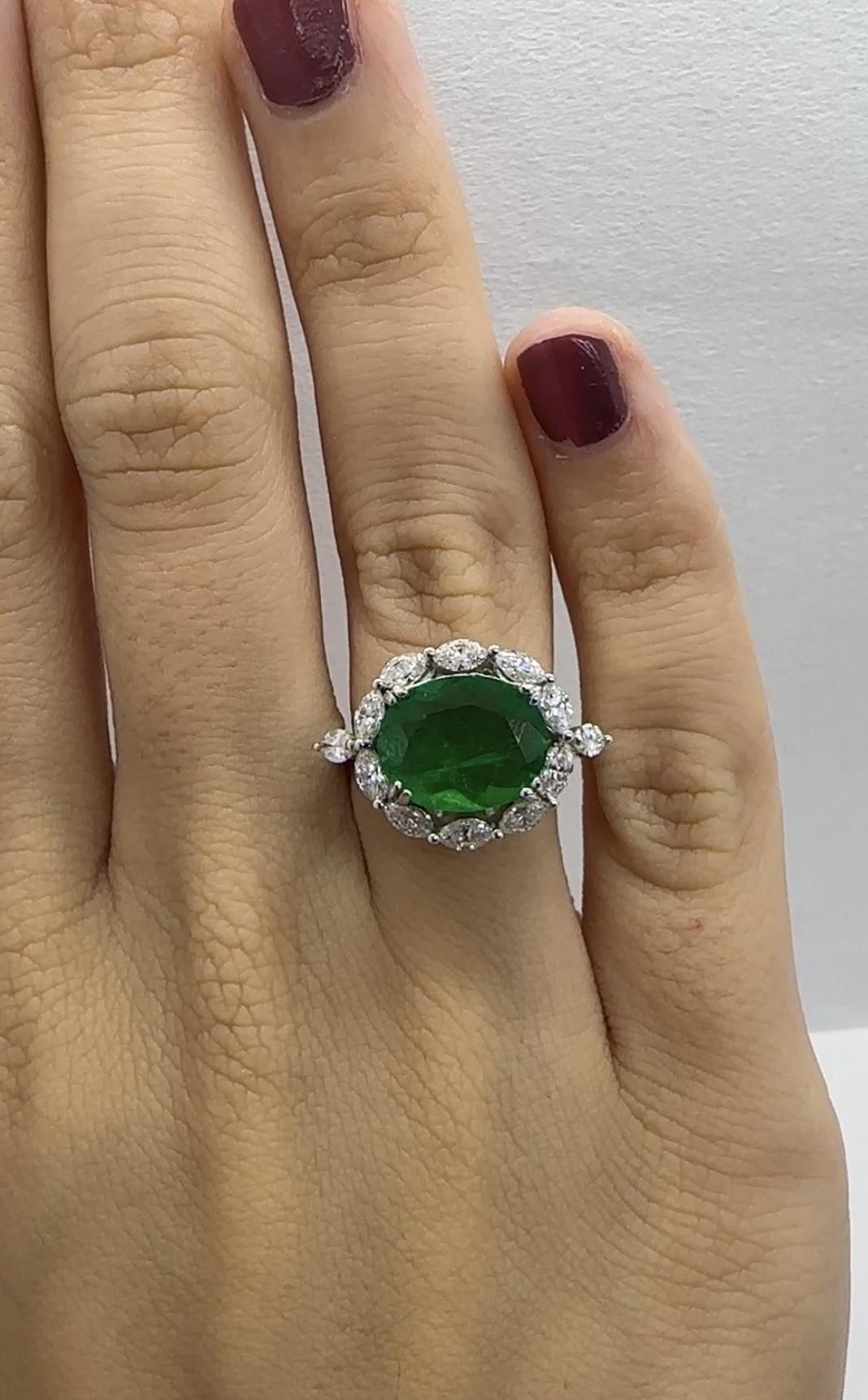 18k Diamond and Emerald Ring For Sale 2