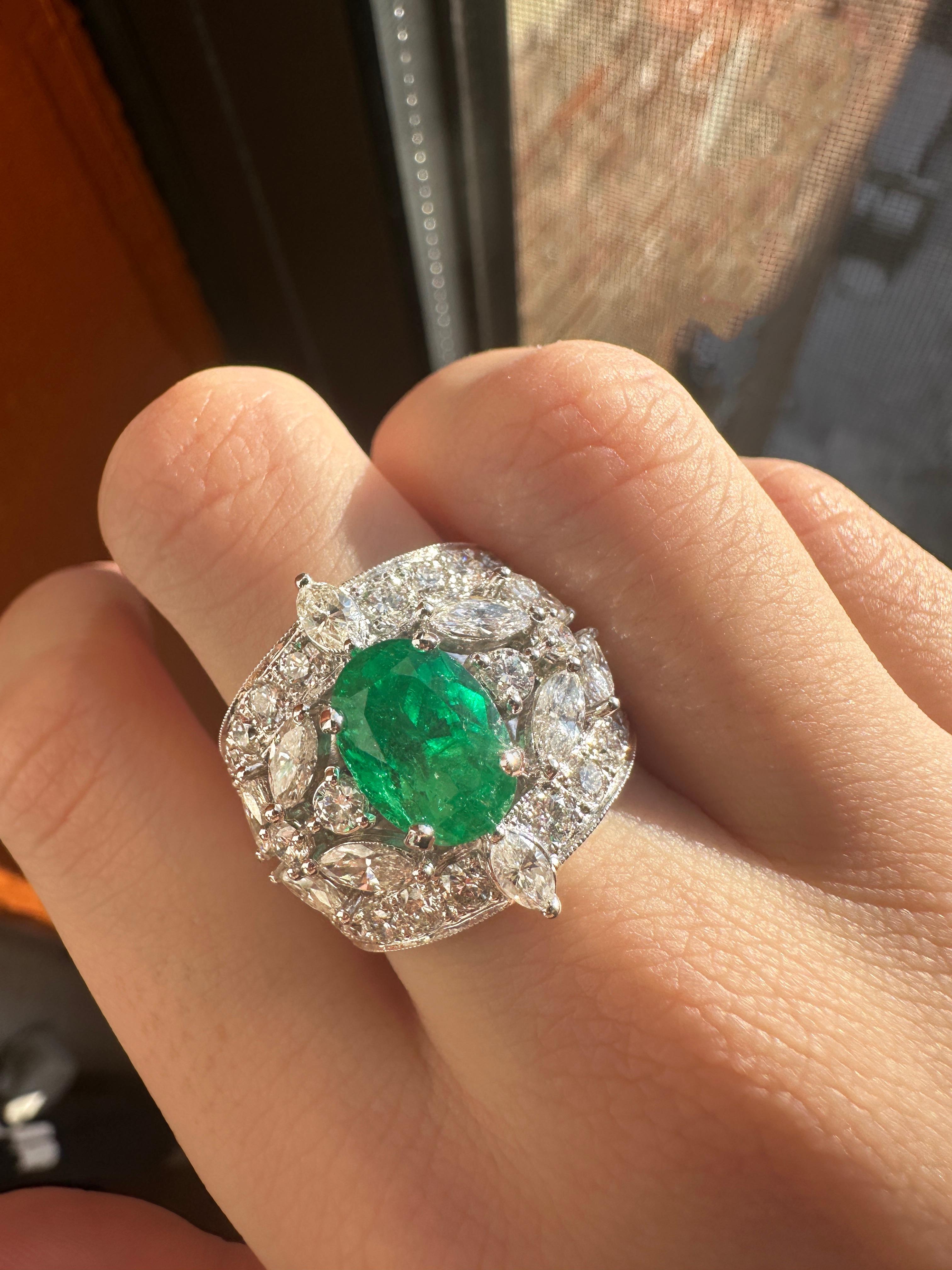 Oval Cut 18k Diamond and Emerald Ring For Sale