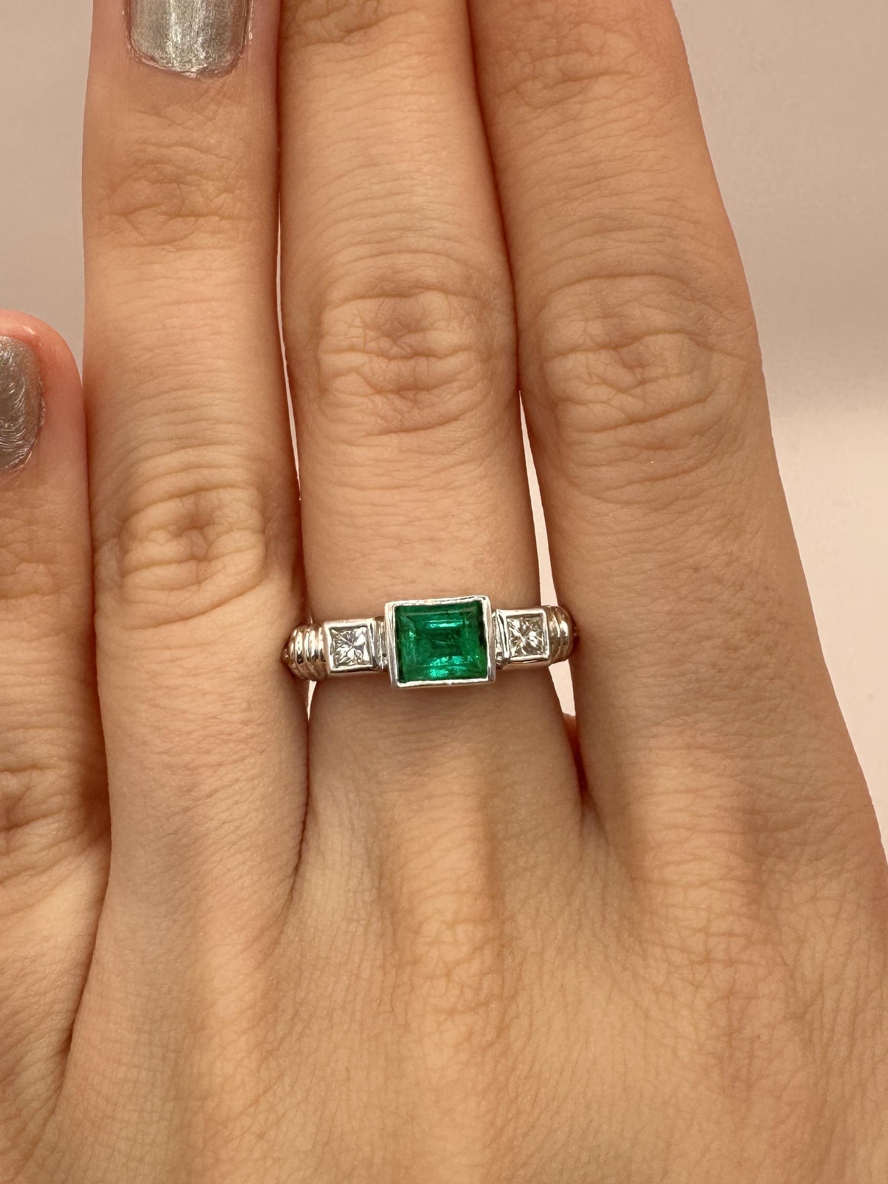 18k Diamond and Emerald Ring For Sale 3