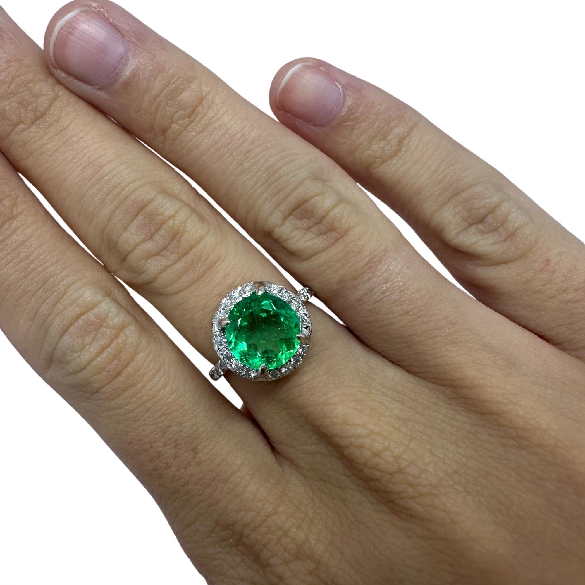 18k Diamond and Emerald Ring For Sale 2
