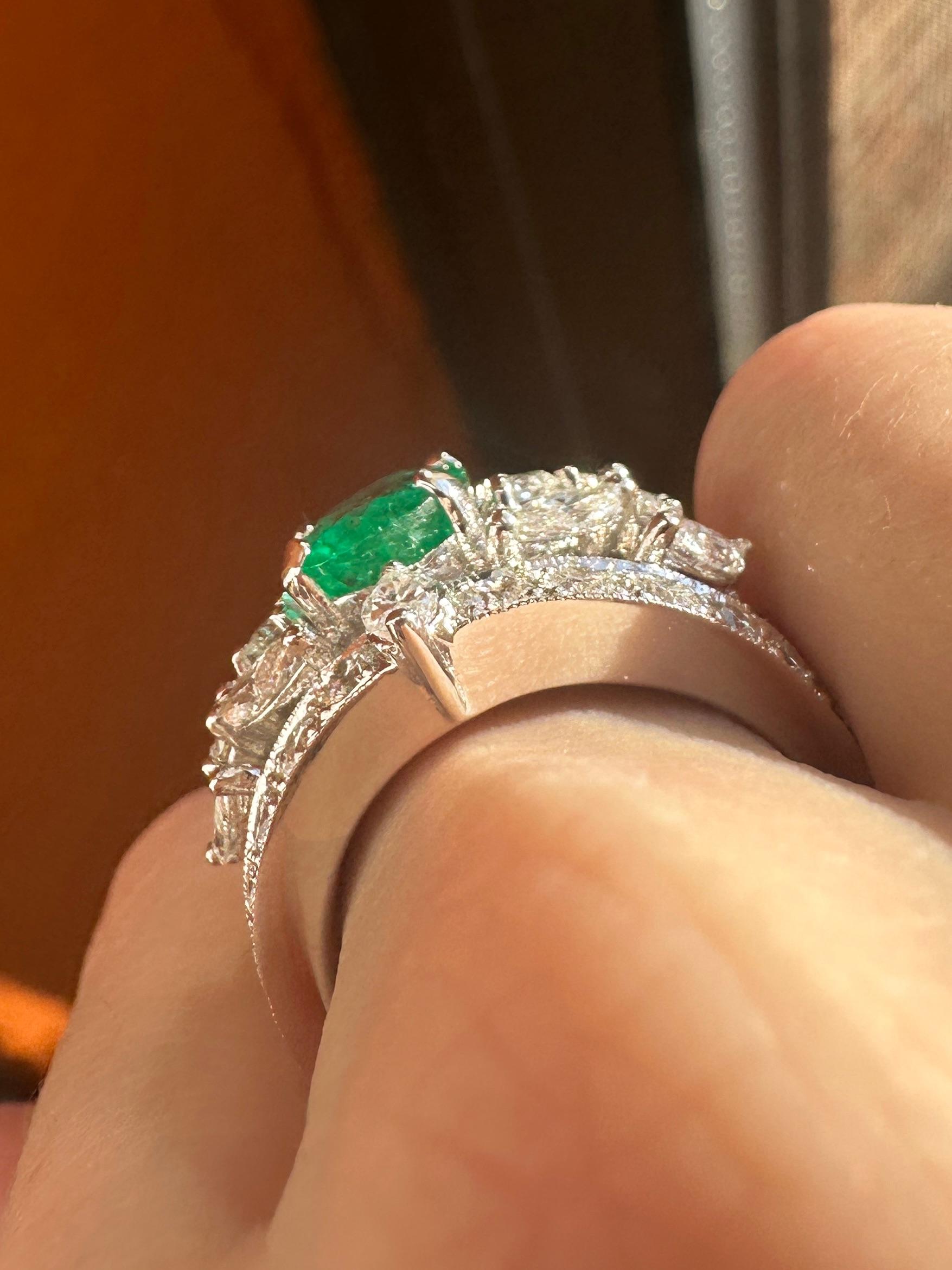 18k Diamond and Emerald Ring For Sale 5