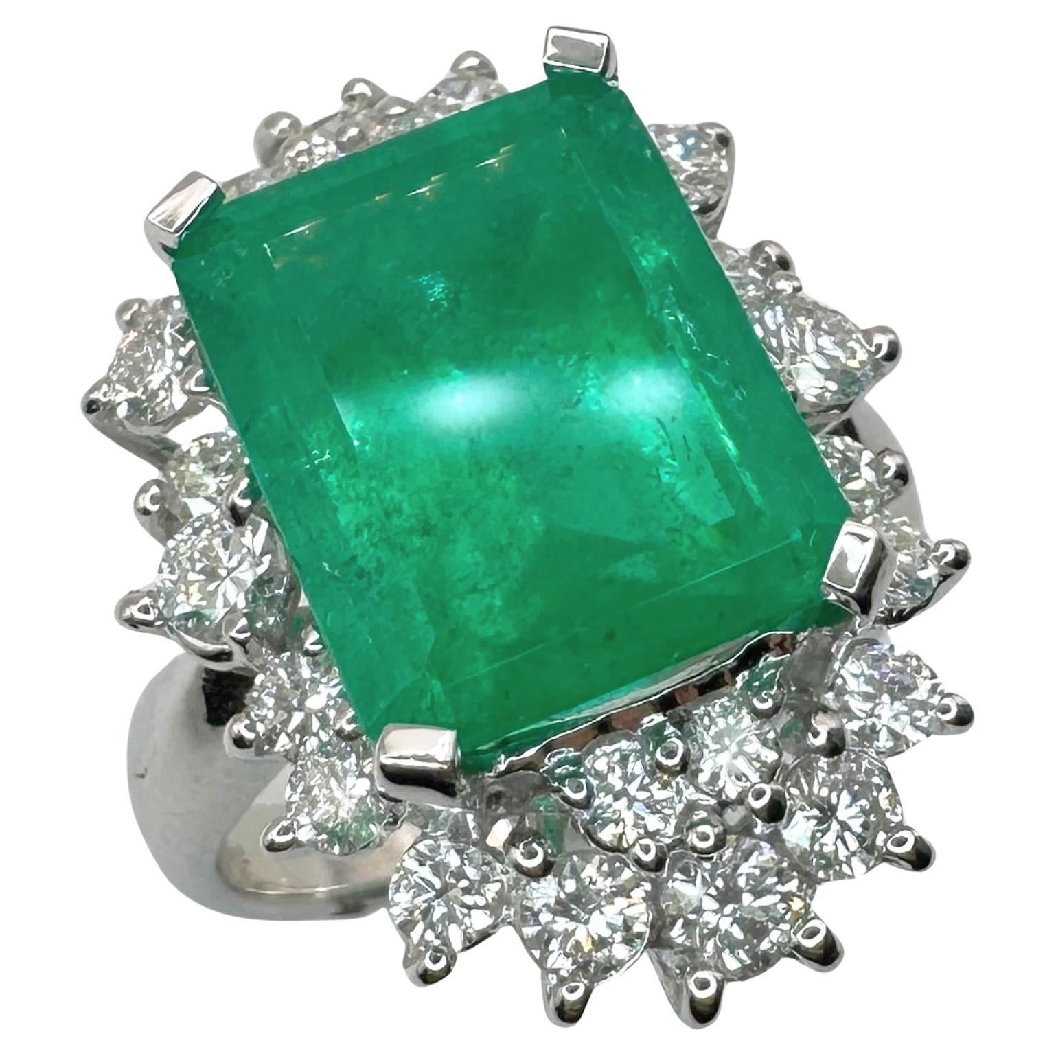 18 Karat Diamant- und Smaragdring