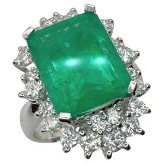 Used 18k Diamond and Emerald Ring