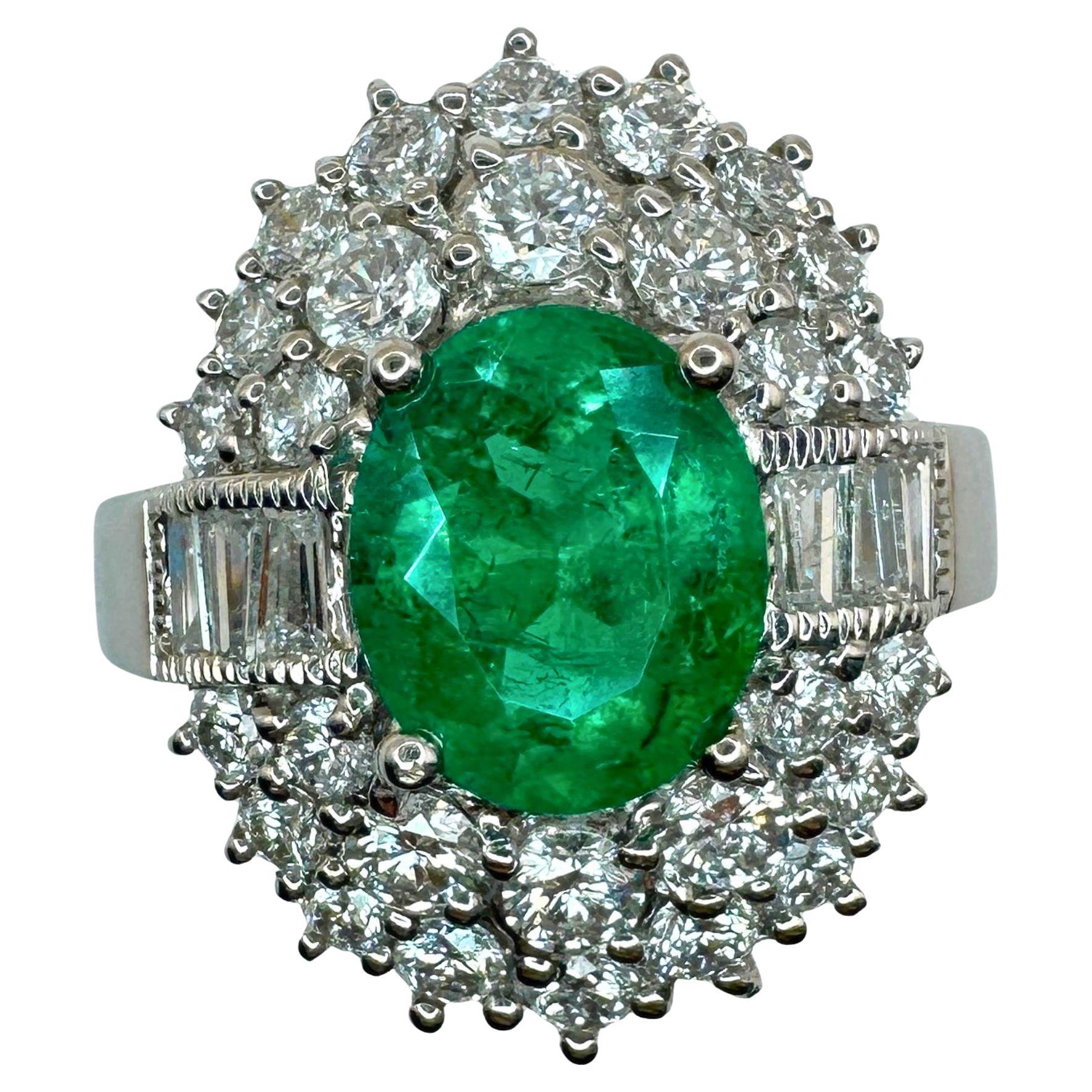 18k Diamond and Emerald Ring For Sale