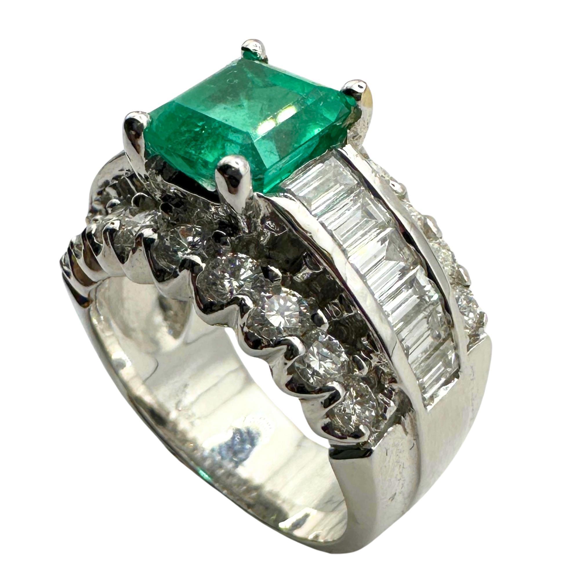 18k Diamond and Emerald Wide Band Ring In Good Condition For Sale In New York, NY