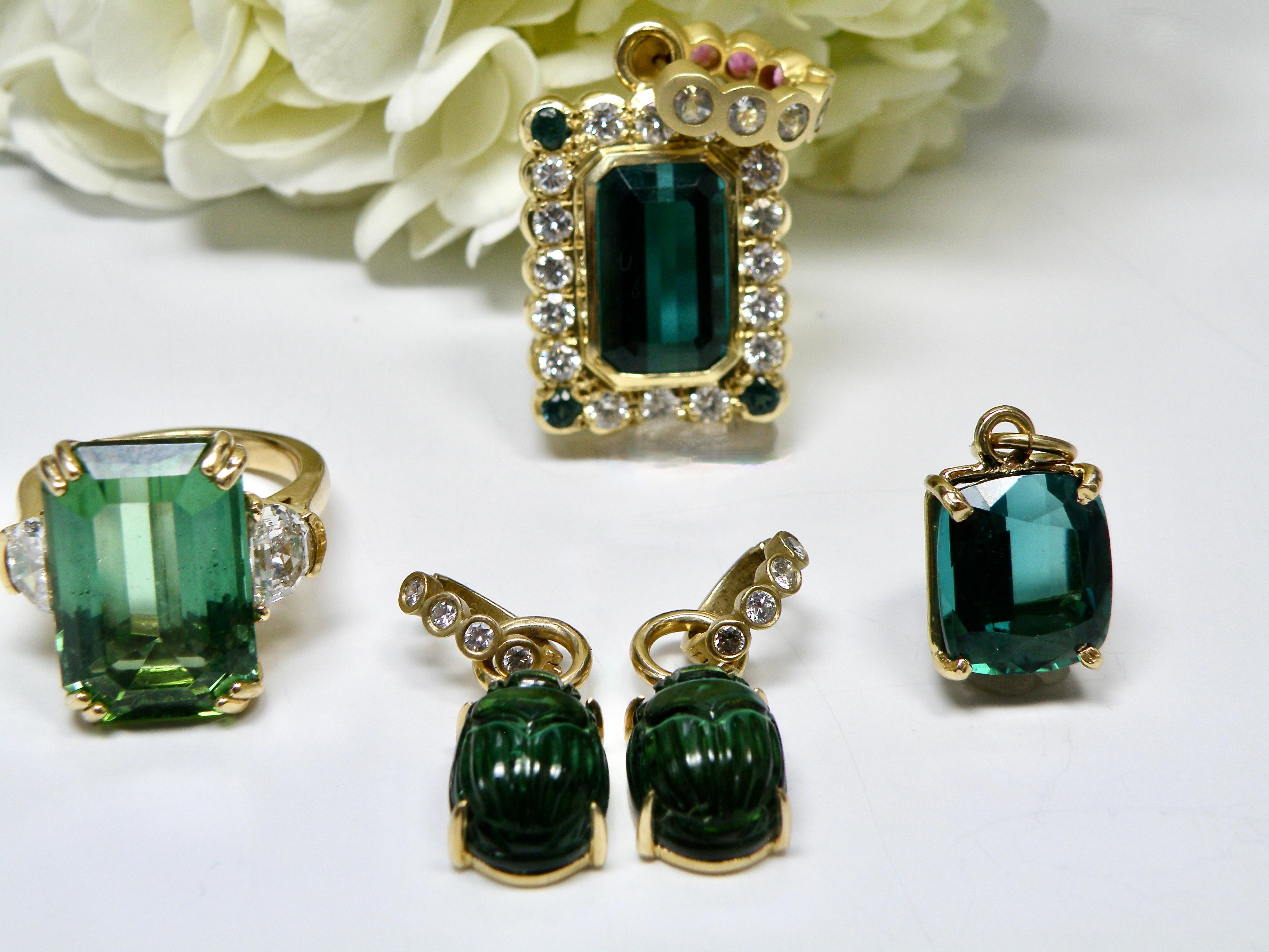 Pendentif en diamant 18 carats et tourmaline verte d'Afghanistan Unisexe en vente