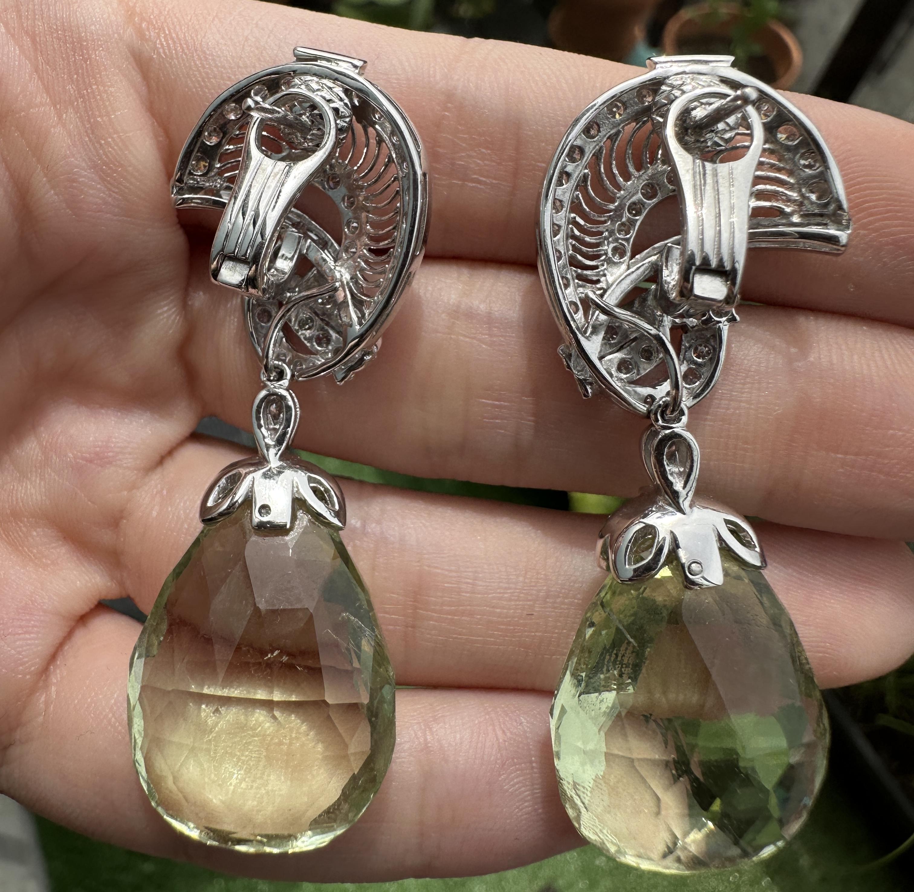 Boucles d'oreilles jour et nuit en diamant et vert d'eau et de béryl 18k en vente 5