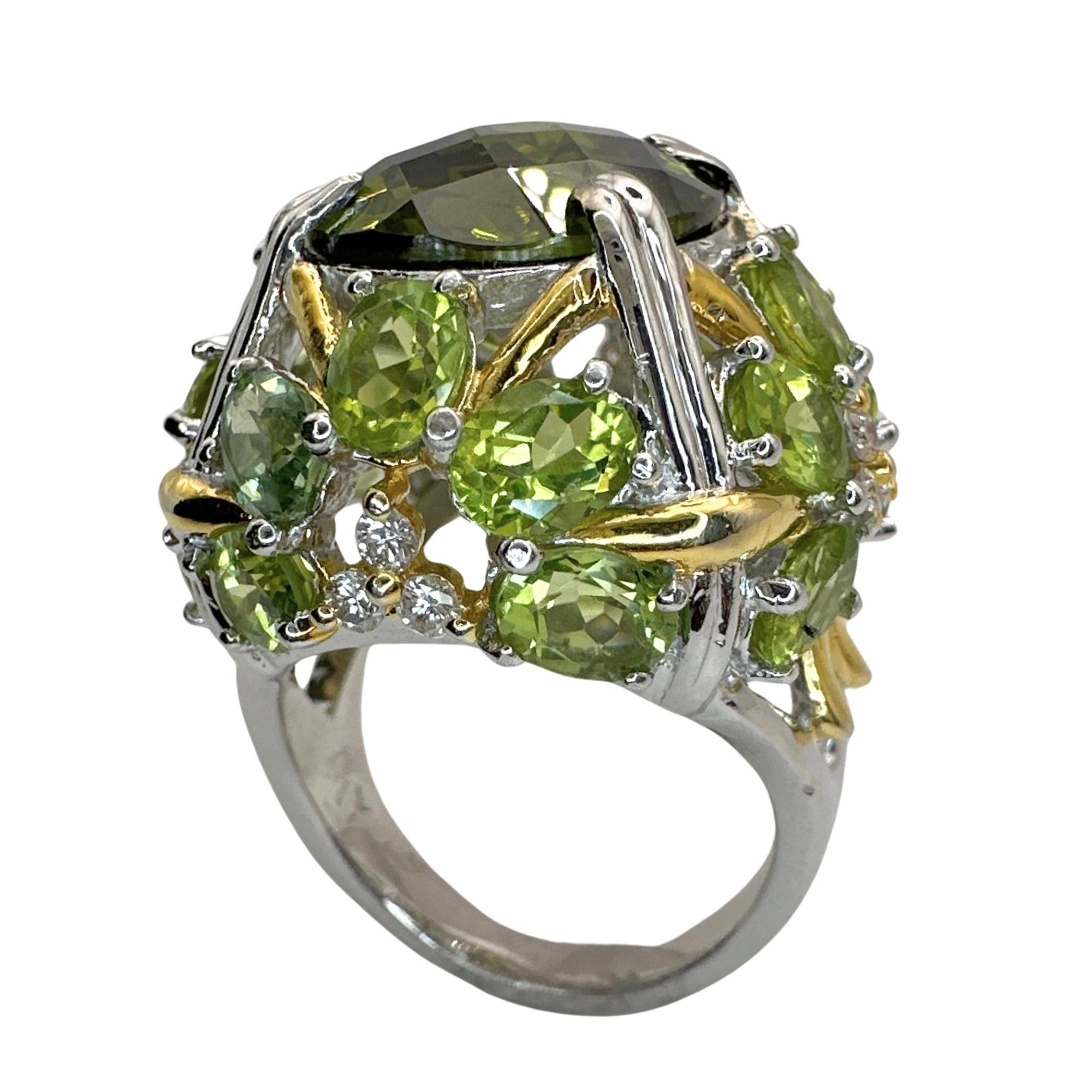 Women's 18k Diamond and Green Stone Center Cocktail Ring For Sale