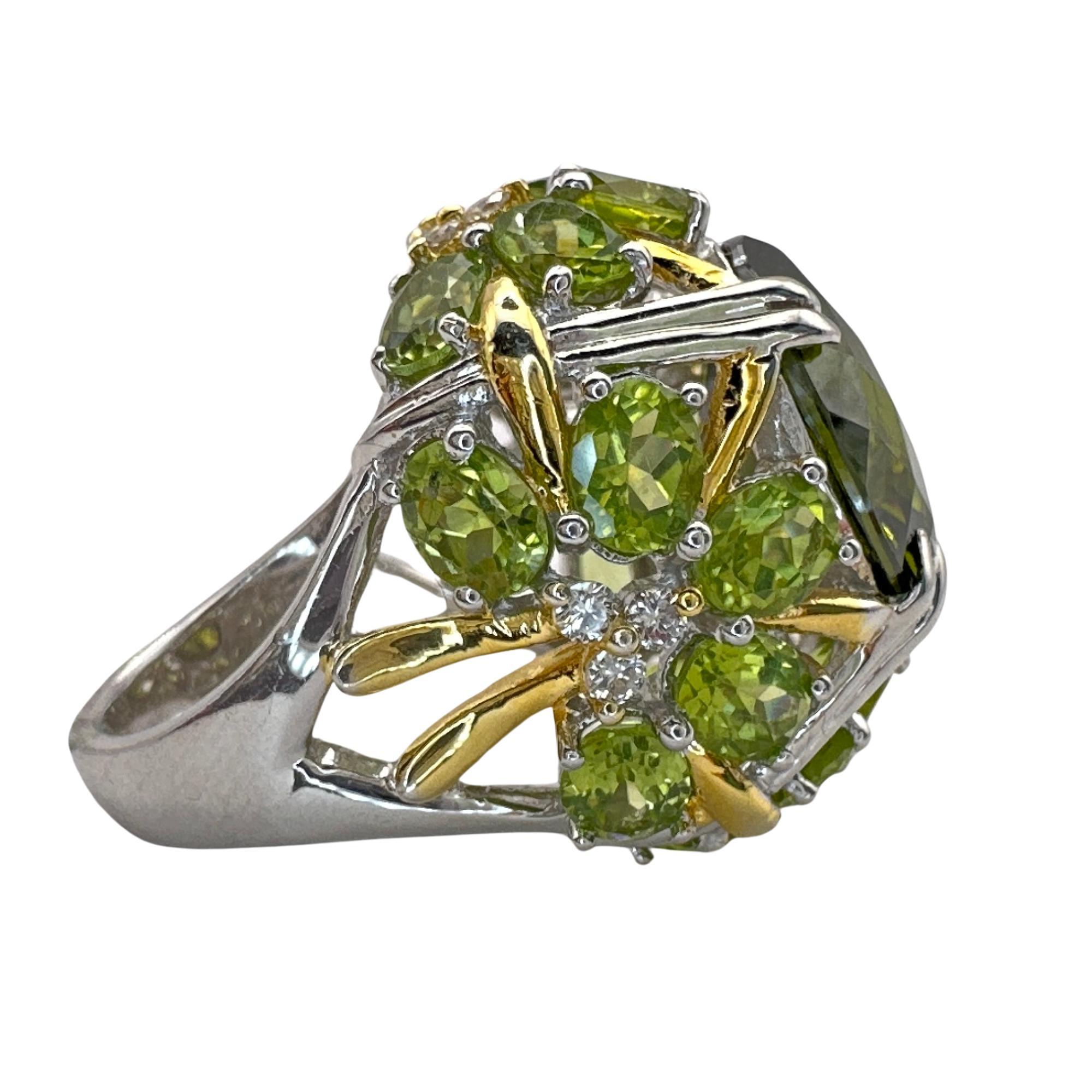 18k Diamond and Green Stone Center Cocktail Ring For Sale 1