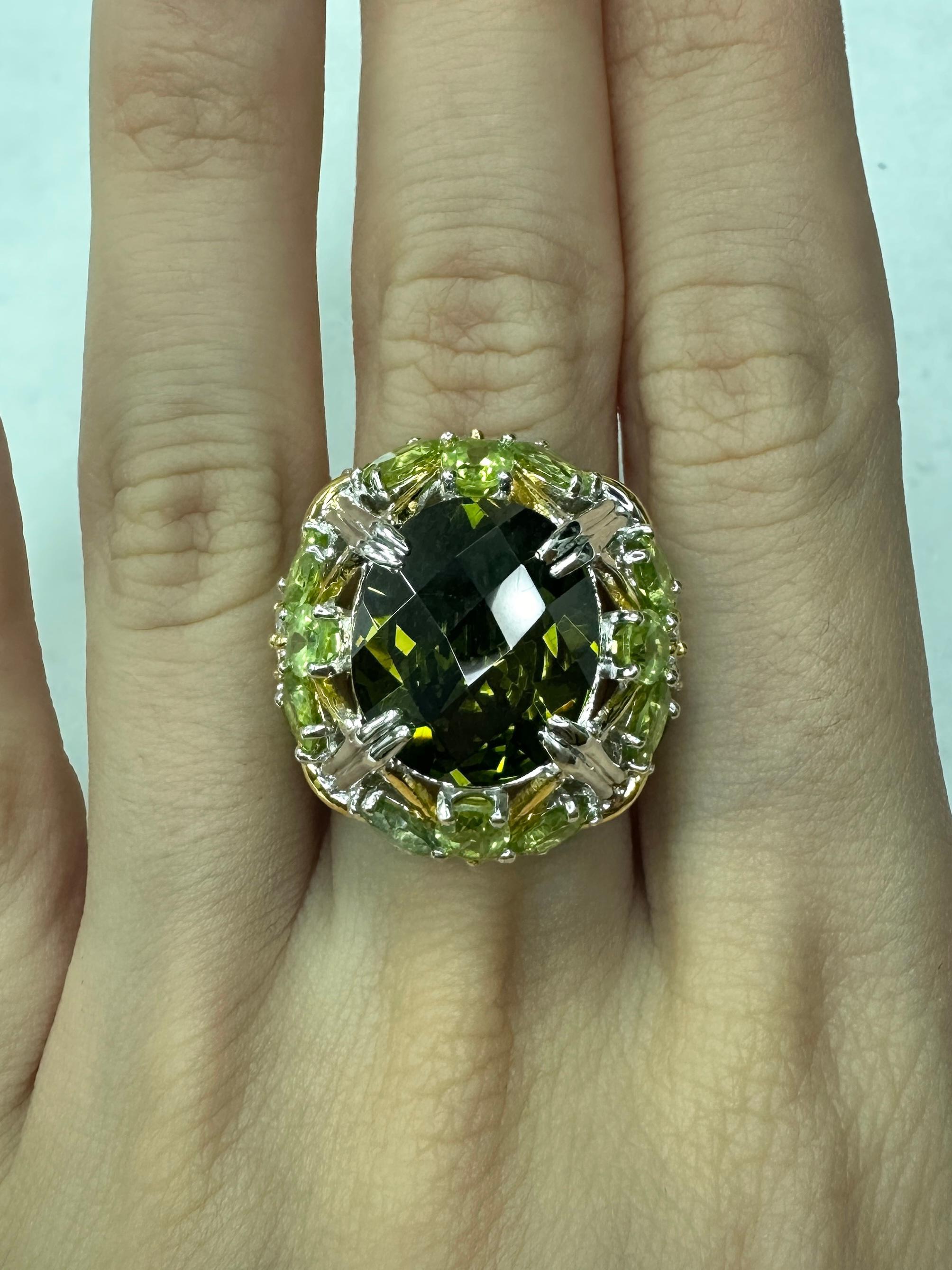 18k Diamond and Green Stone Center Cocktail Ring For Sale 3