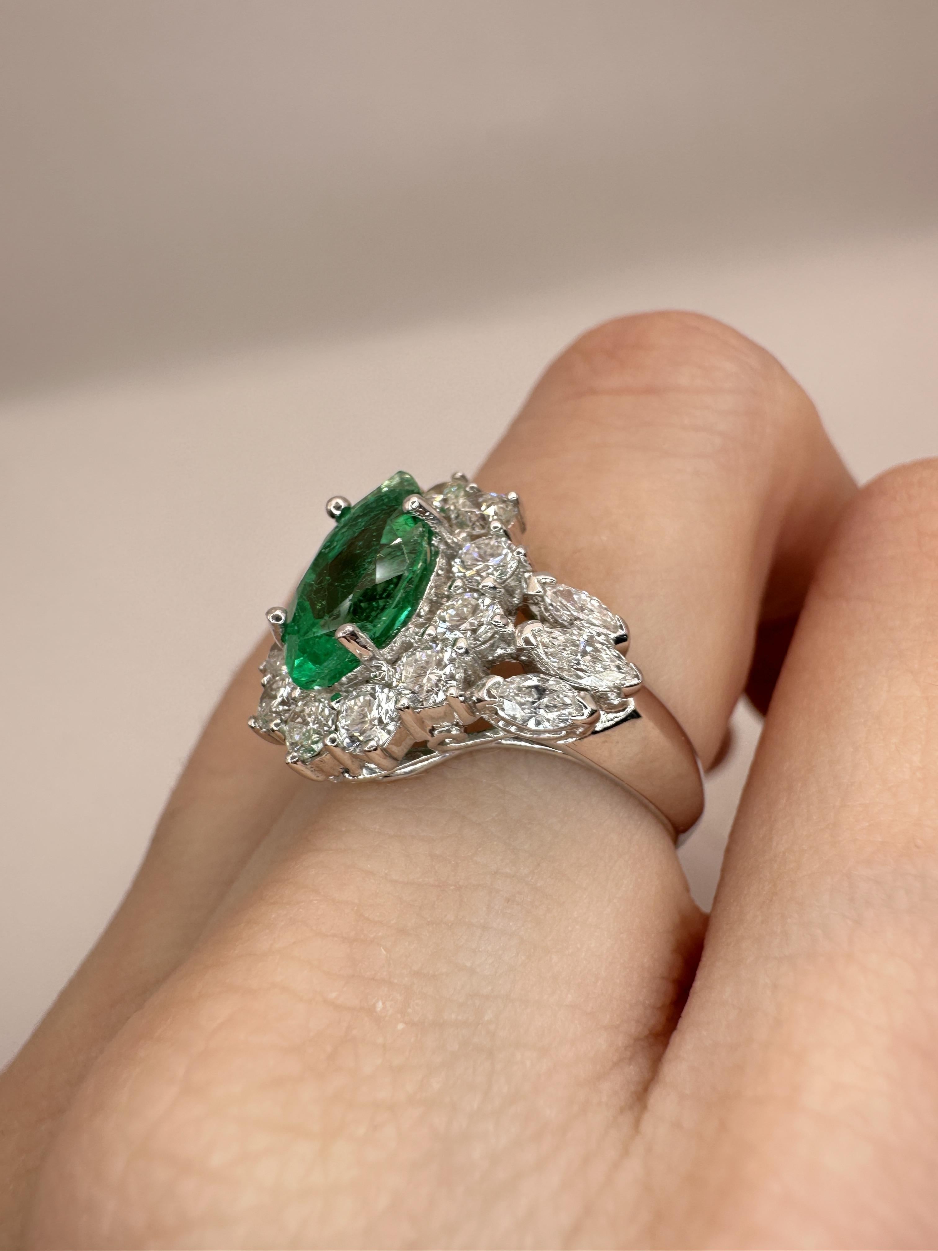 18k Diamond and Marquise Cut Emerald Ring For Sale 5