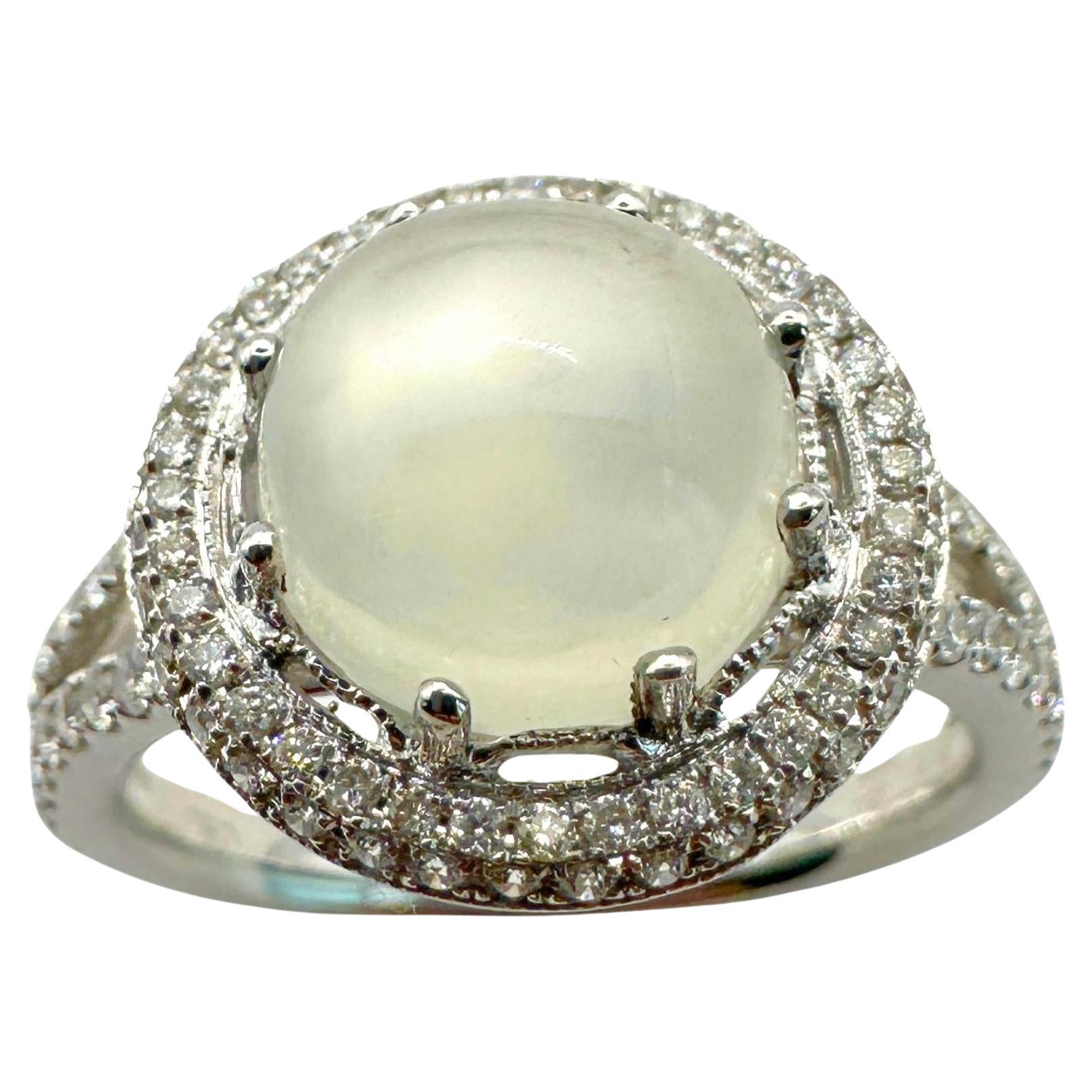 18K Diamond and Moonstone Ring For Sale